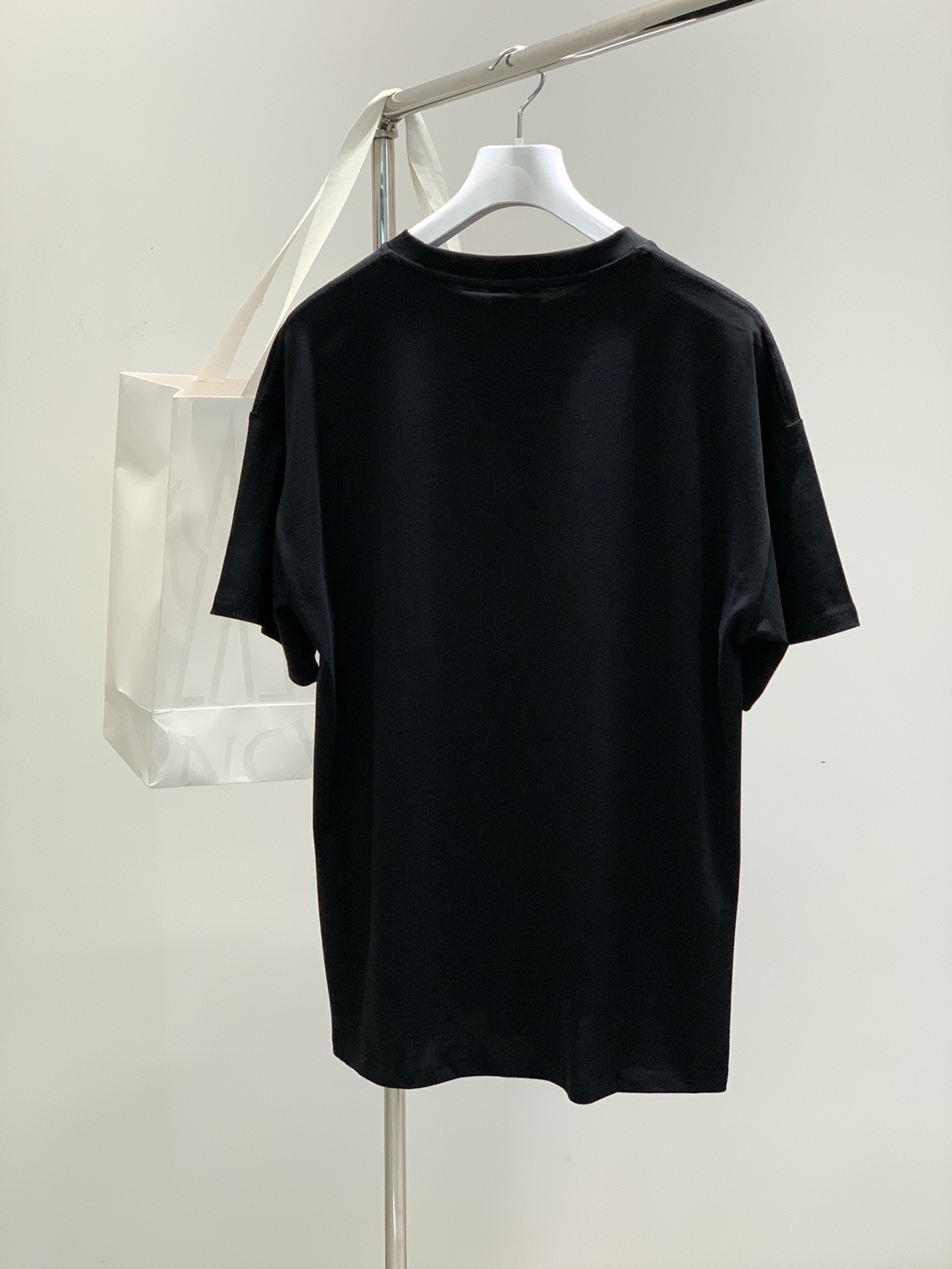 ，Moncler 蒙口，2025夏季最新品，专柜同步有售，原单狠货，时尚休闲圆领短袖T恤，上身舒适！吸睛