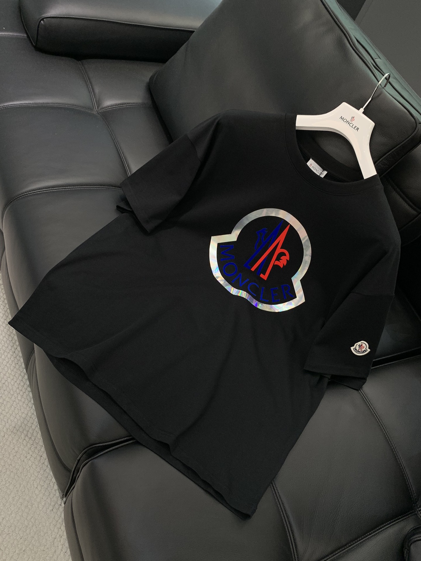 ，Moncler 蒙口，2025夏季最新品，专柜同步有售，原单狠货，时尚休闲圆领短袖T恤，上身舒适！吸睛