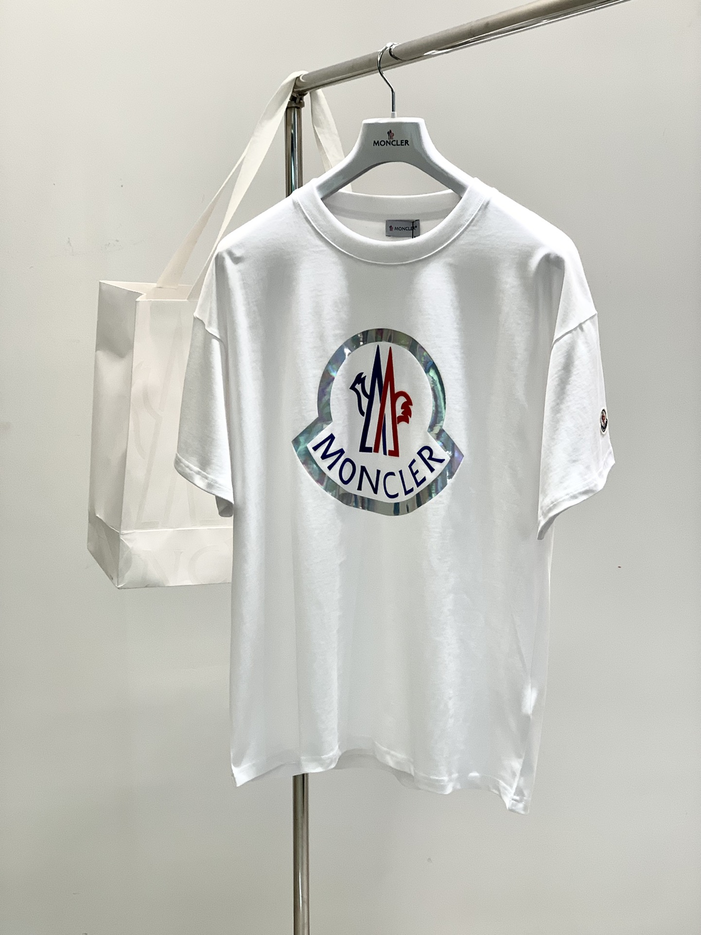 ，Moncler 蒙口，2025夏季最新品，专柜同步有售，原单狠货，时尚休闲圆领短袖T恤，上身舒适！吸睛