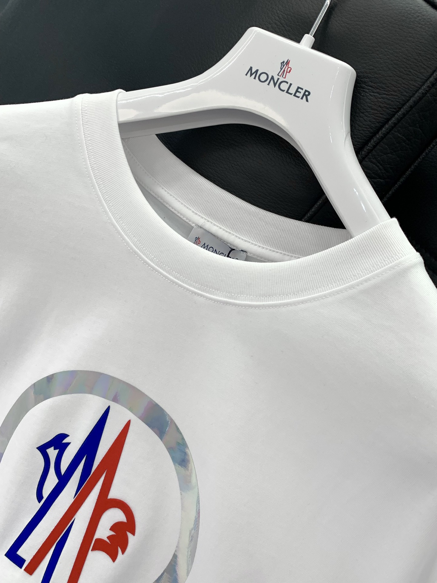 ，Moncler 蒙口，2025夏季最新品，专柜同步有售，原单狠货，时尚休闲圆领短袖T恤，上身舒适！吸睛