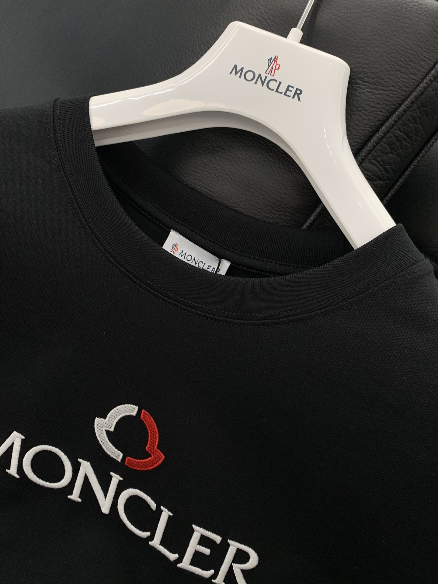 ，Moncler 蒙口，2025夏季最新品，专柜同步有售，原单狠货，时尚休闲圆领短袖T恤，上身舒适！吸睛