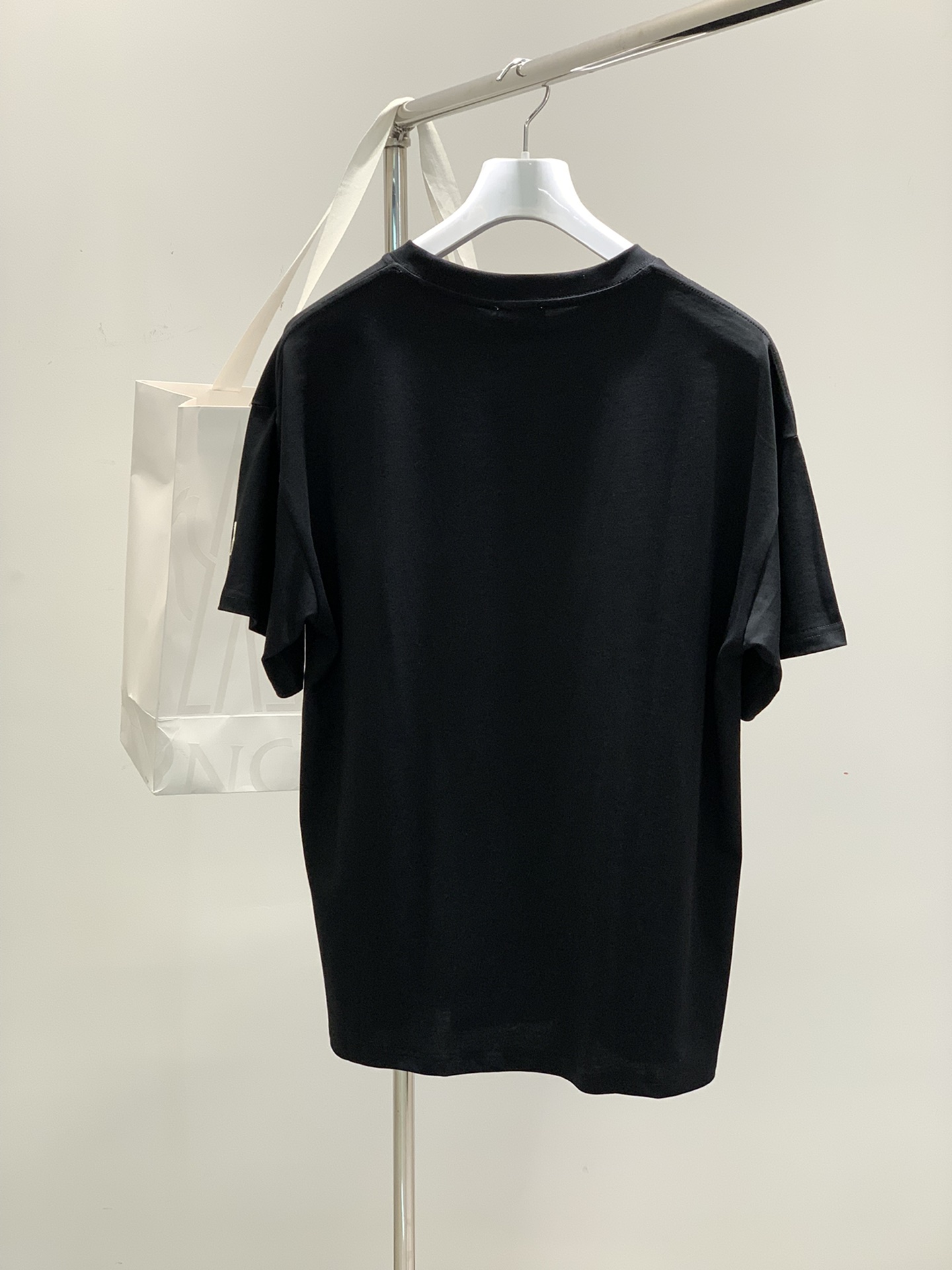 ，Moncler 蒙口，2025夏季最新品，专柜同步有售，原单狠货，时尚休闲圆领短袖T恤，上身舒适！吸睛