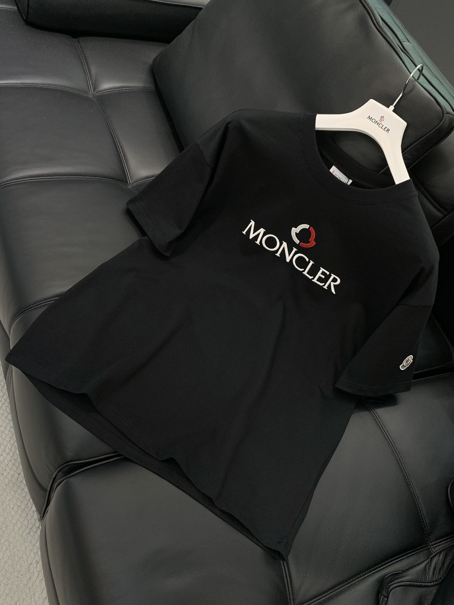 ，Moncler 蒙口，2025夏季最新品，专柜同步有售，原单狠货，时尚休闲圆领短袖T恤，上身舒适！吸睛