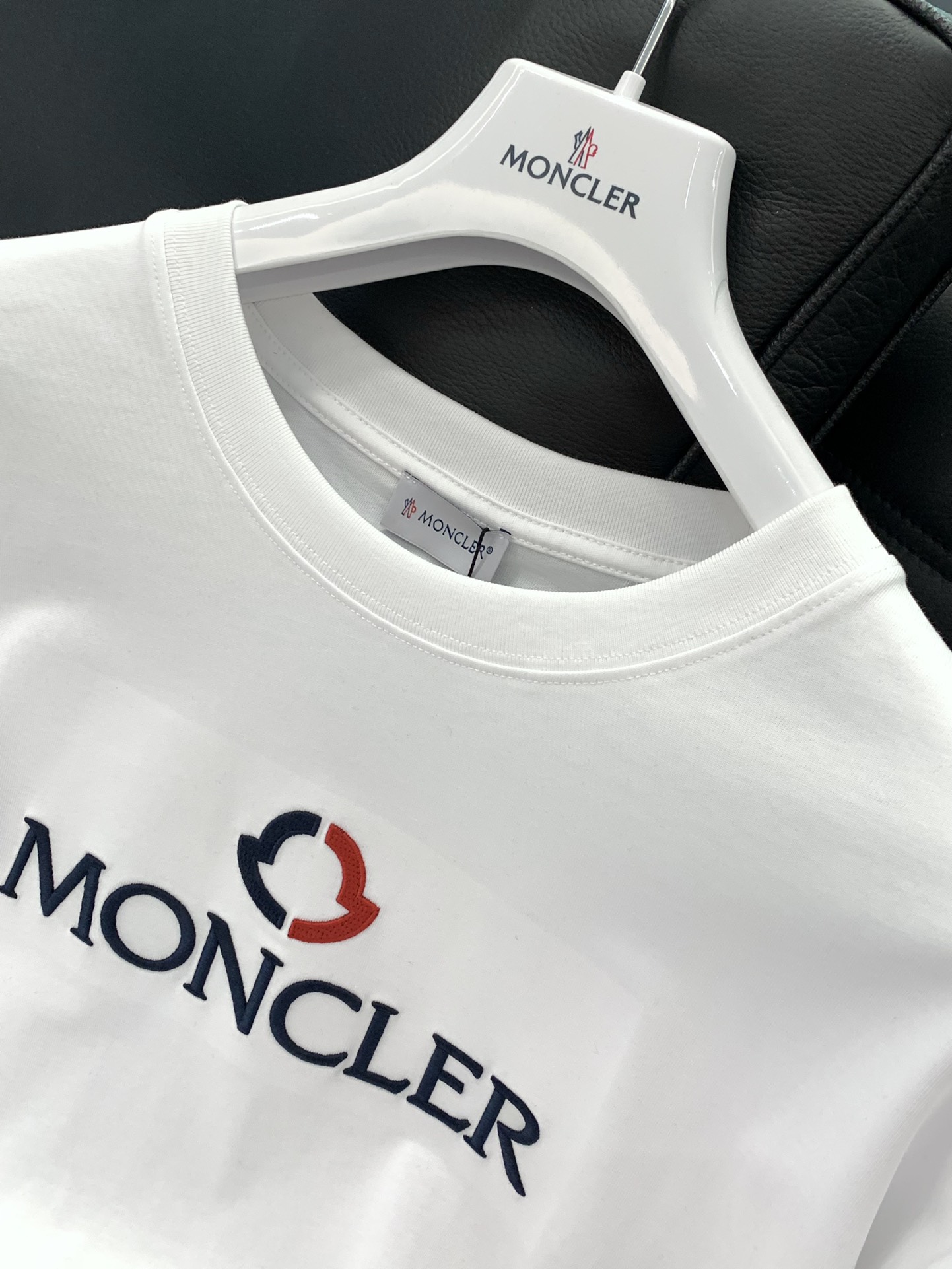 ，Moncler 蒙口，2025夏季最新品，专柜同步有售，原单狠货，时尚休闲圆领短袖T恤，上身舒适！吸睛
