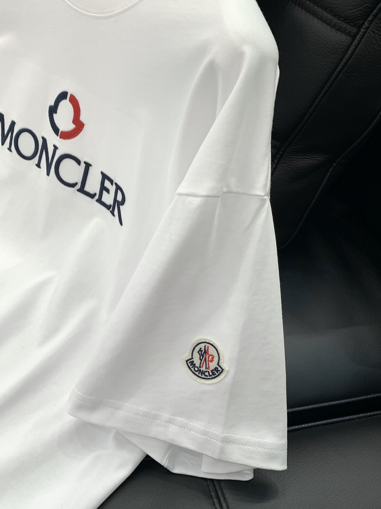 ，Moncler 蒙口，2025夏季最新品，专柜同步有售，原单狠货，时尚休闲圆领短袖T恤，上身舒适！吸睛