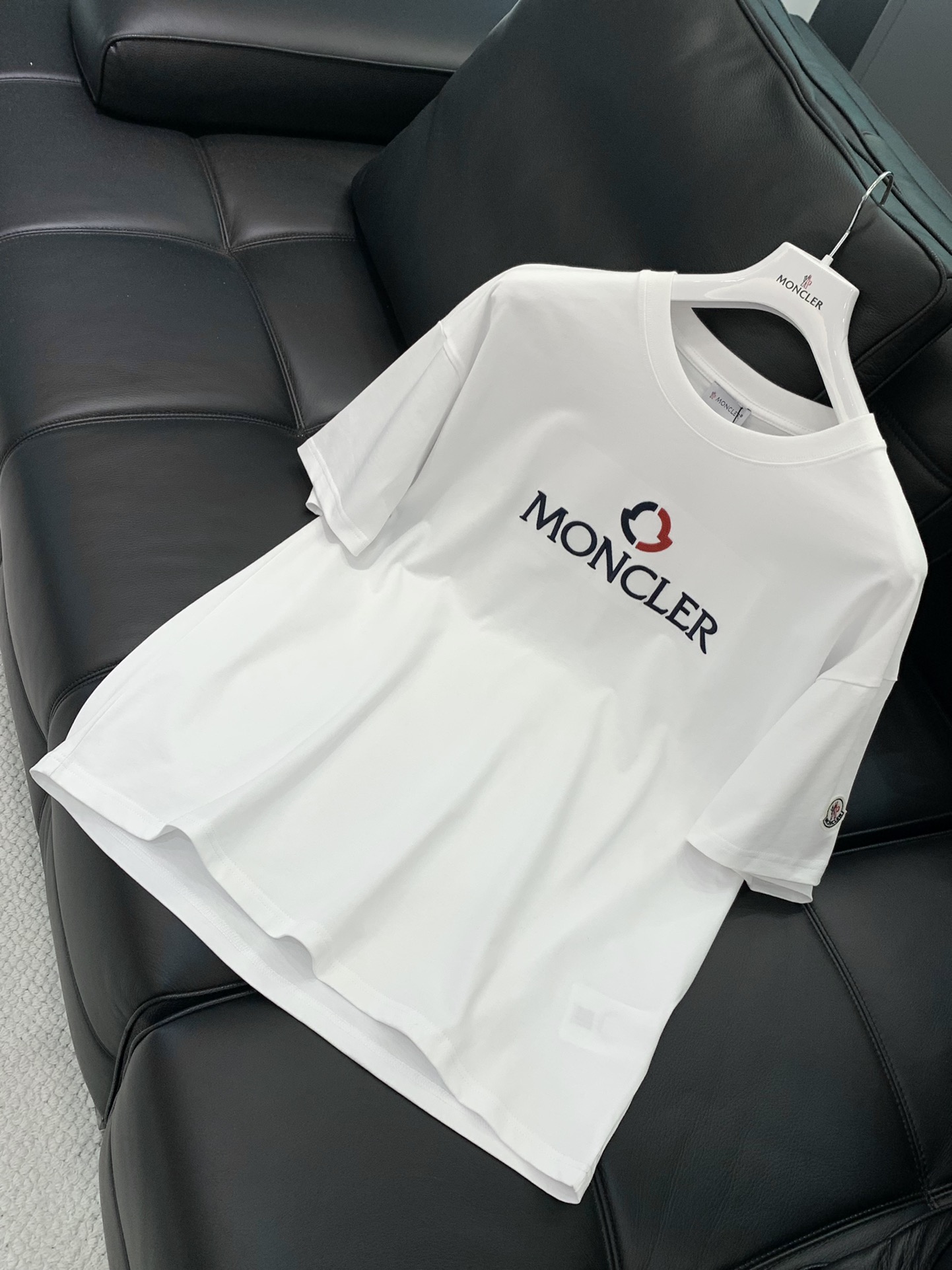 ，Moncler 蒙口，2025夏季最新品，专柜同步有售，原单狠货，时尚休闲圆领短袖T恤，上身舒适！吸睛