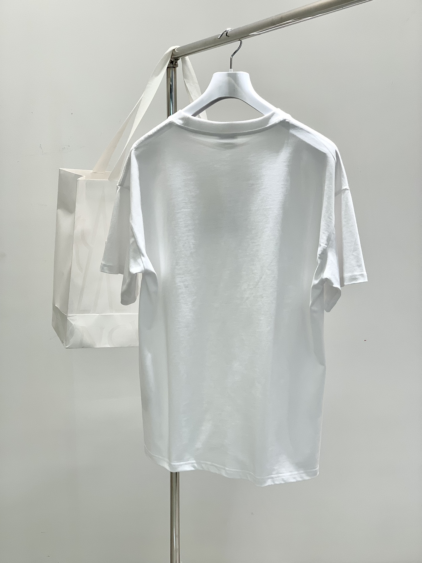 ，Moncler 蒙口，2025夏季最新品，专柜同步有售，原单狠货，时尚休闲圆领短袖T恤，上身舒适！吸睛