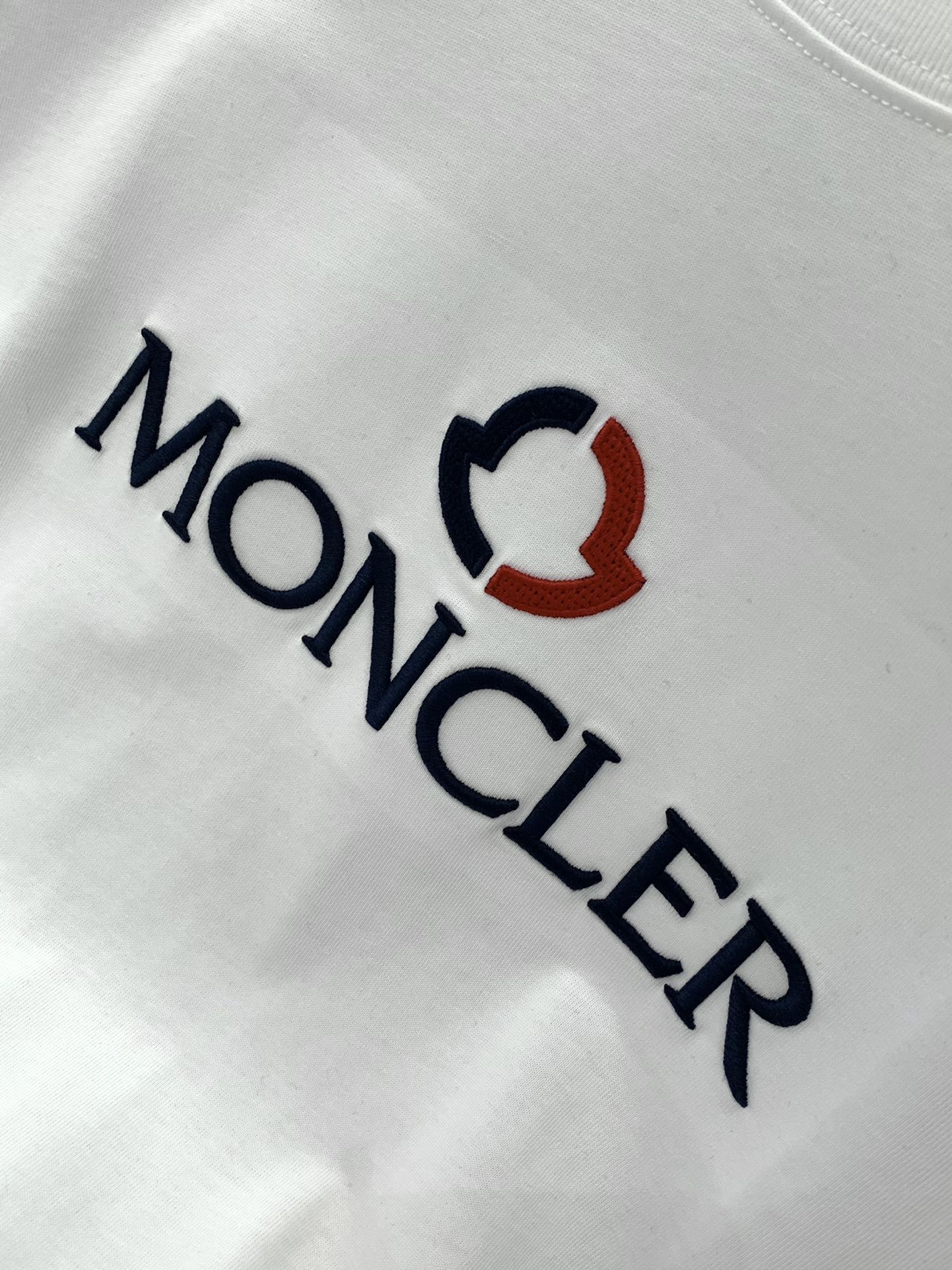 ，Moncler 蒙口，2025夏季最新品，专柜同步有售，原单狠货，时尚休闲圆领短袖T恤，上身舒适！吸睛