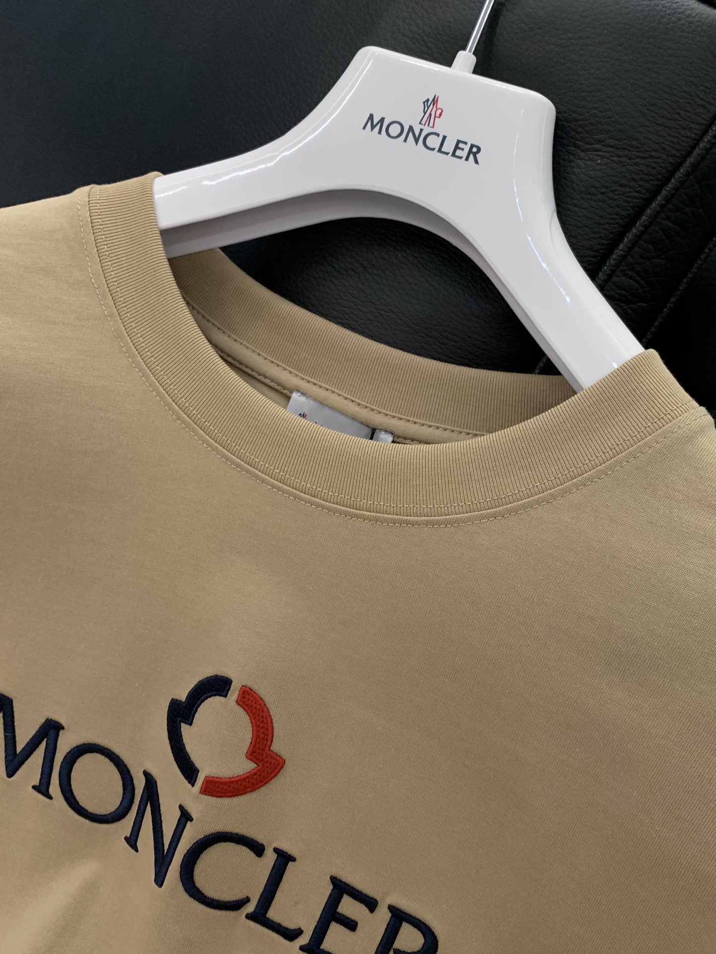 ，Moncler 蒙口，2025夏季最新品，专柜同步有售，原单狠货，时尚休闲圆领短袖T恤，上身舒适！吸睛