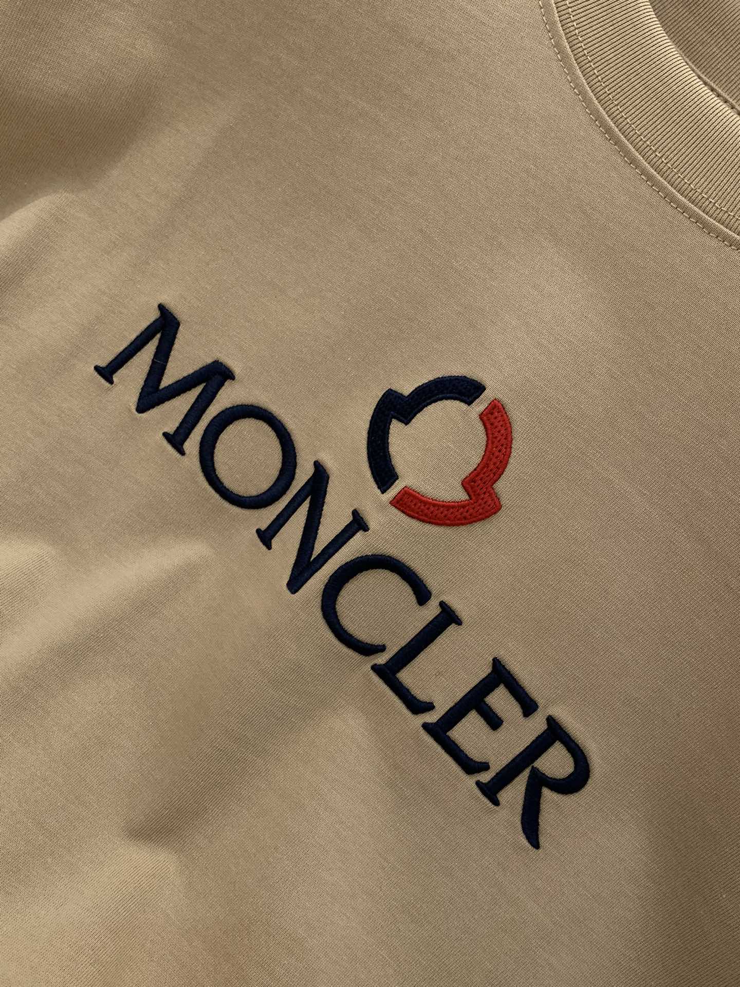 ，Moncler 蒙口，2025夏季最新品，专柜同步有售，原单狠货，时尚休闲圆领短袖T恤，上身舒适！吸睛