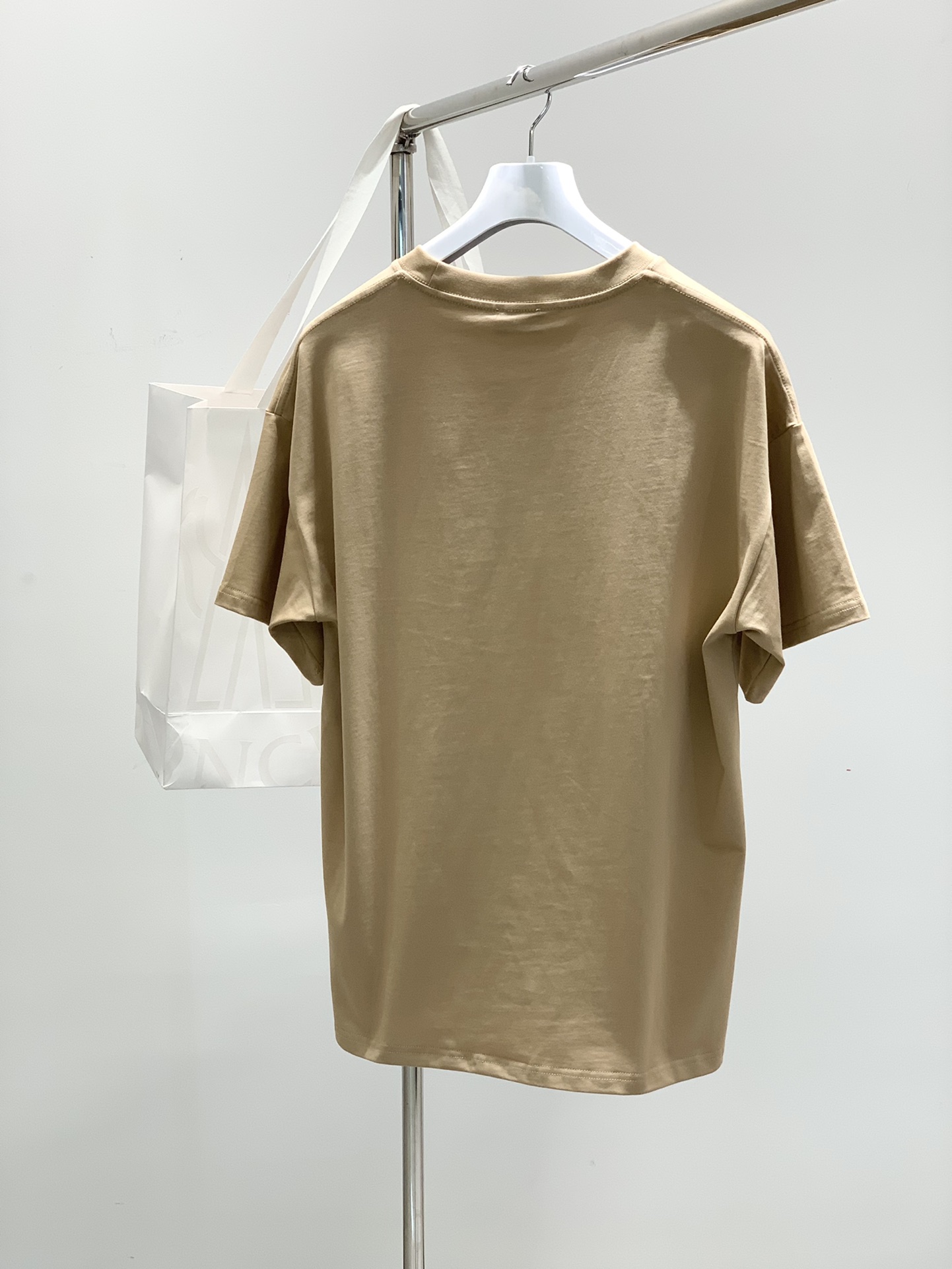 ，Moncler 蒙口，2025夏季最新品，专柜同步有售，原单狠货，时尚休闲圆领短袖T恤，上身舒适！吸睛
