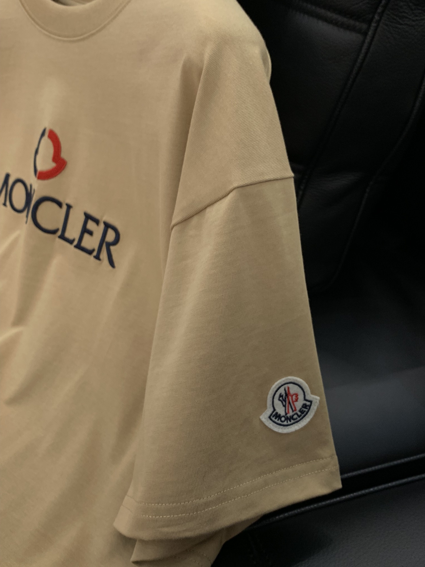 ，Moncler 蒙口，2025夏季最新品，专柜同步有售，原单狠货，时尚休闲圆领短袖T恤，上身舒适！吸睛