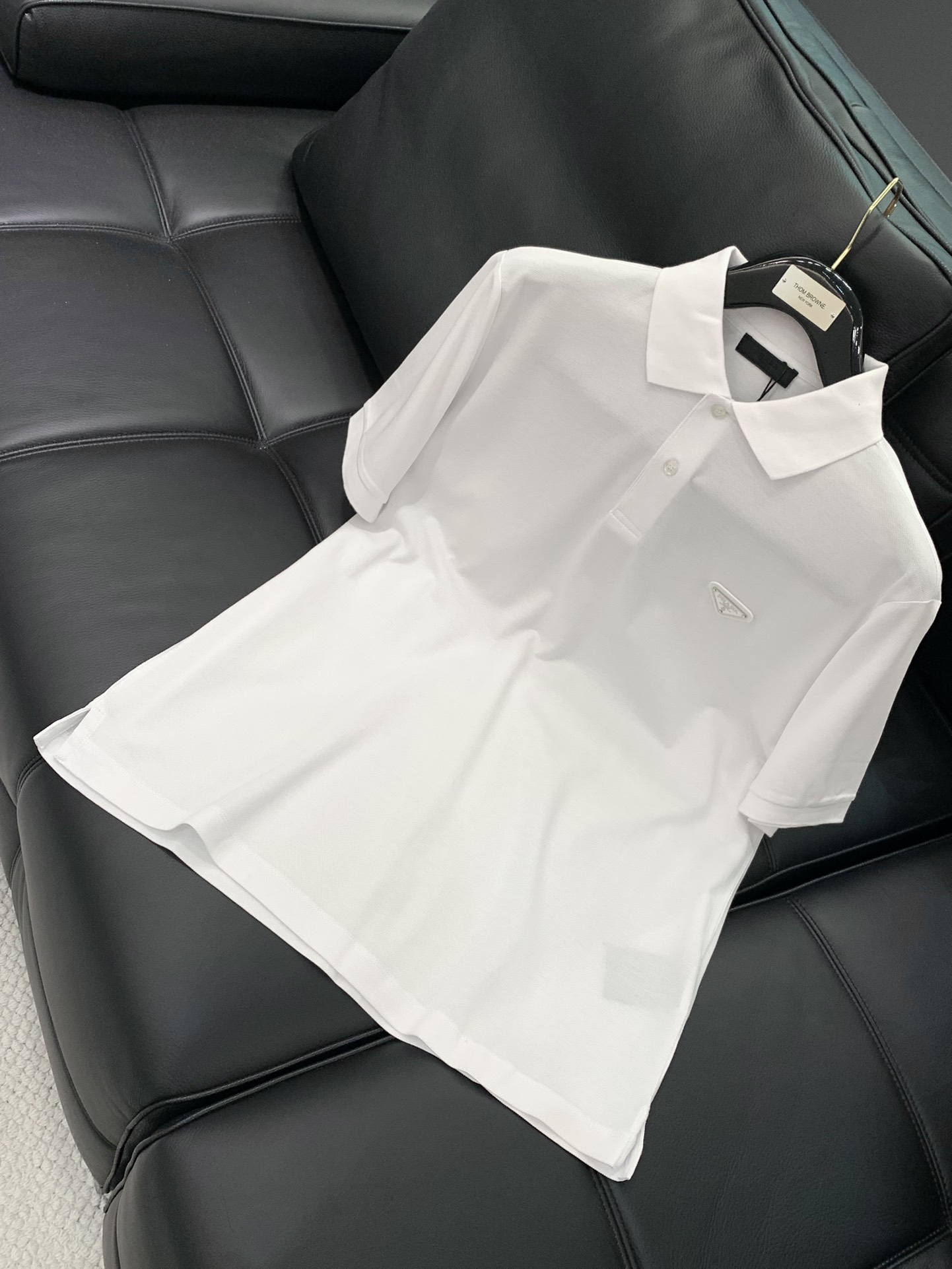 ，PRADA 普拉达，2025春夏最新品，专柜同步有售，时尚休闲翻领短袖T恤，进口原版面料，做工极为复杂