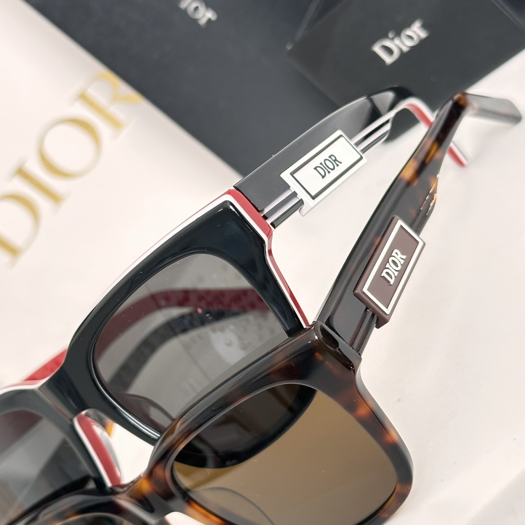  ‼️ 细节图 现货 Dio*迪奥官网爆款~百搭圈型~
ModelDIORB23 S1I