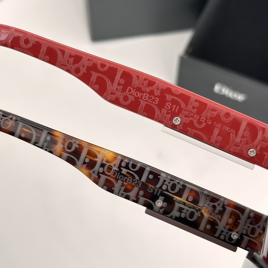 ‼️ 细节图 现货 Dio*迪奥官网爆款~百搭圈型~
ModelDIORB23 S1I