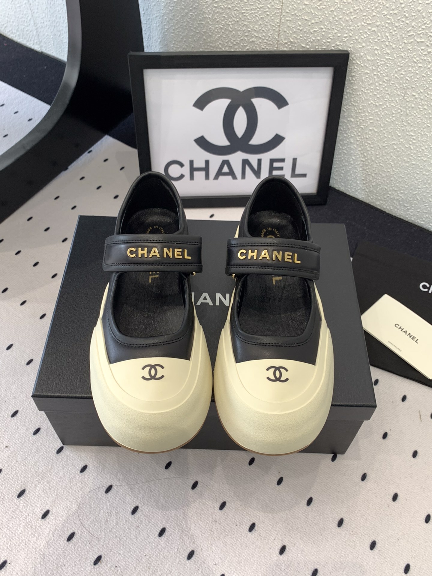 NO:463926,Chanel new early spring semi-trapping top version, super comfortable and warm feet on the feet, special legs look slim and versatile, bottom thickness 5cm, imported cowhide upper, wool lining, original mold opening Tpu outsole Size: 35-40 (custom made in 41), Mary Jane, chanel, mary jane, cowhide19860909Chanel新款早春半拖 顶级版本 上脚超舒适暖脚 特显腿型显瘦百搭 底厚高5cm 进口牛皮鞋面 羊毛内里 原版开模Tpu大底 Size:35-40（41订做）,玛丽珍,chanel,mary jane,cowhide,Women's Shoes