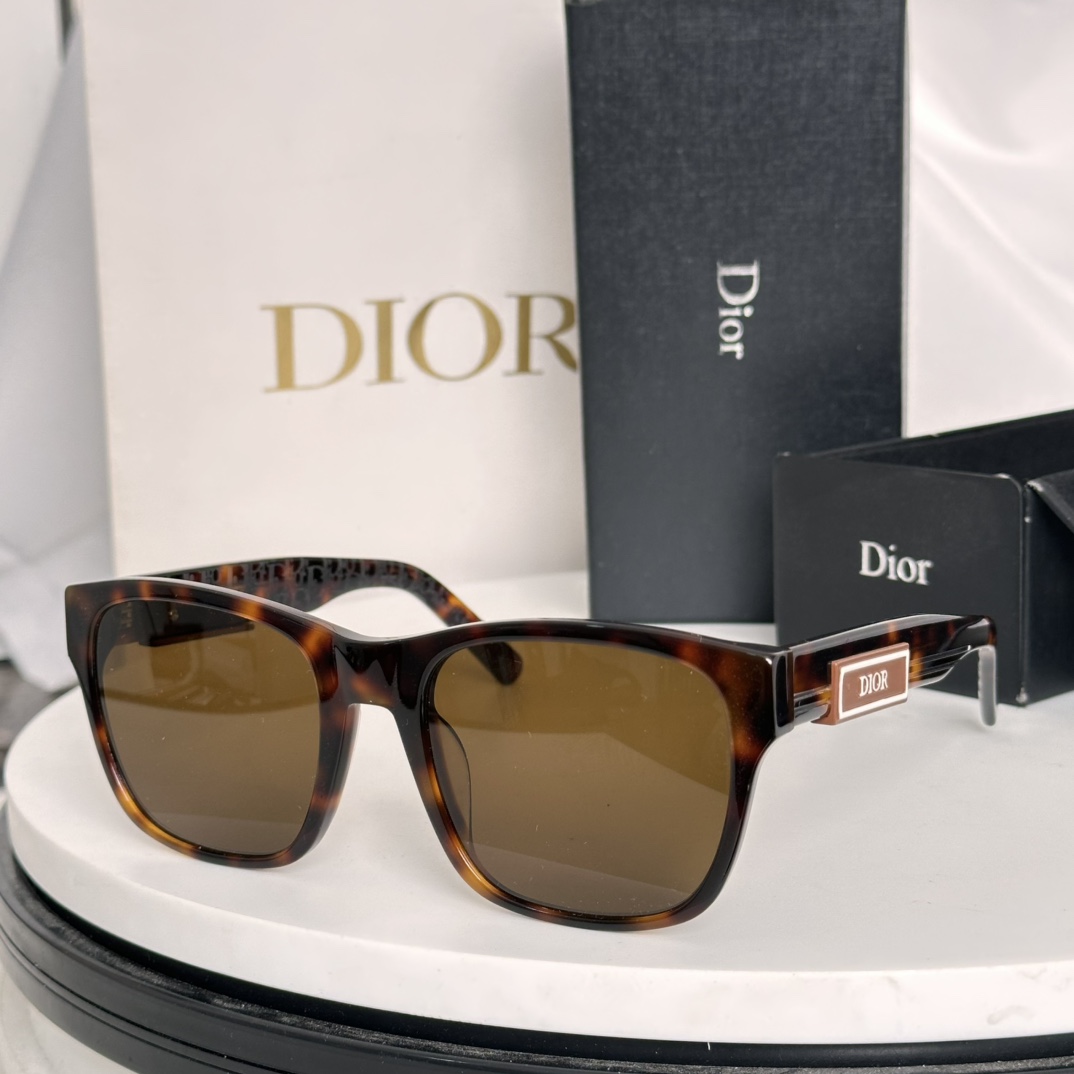  ‼️新品 。迪奥板材字母太阳眼镜 Dior B23 S2F 时尚CD高级方形潮款墨镜🕶 男女款 素颜百