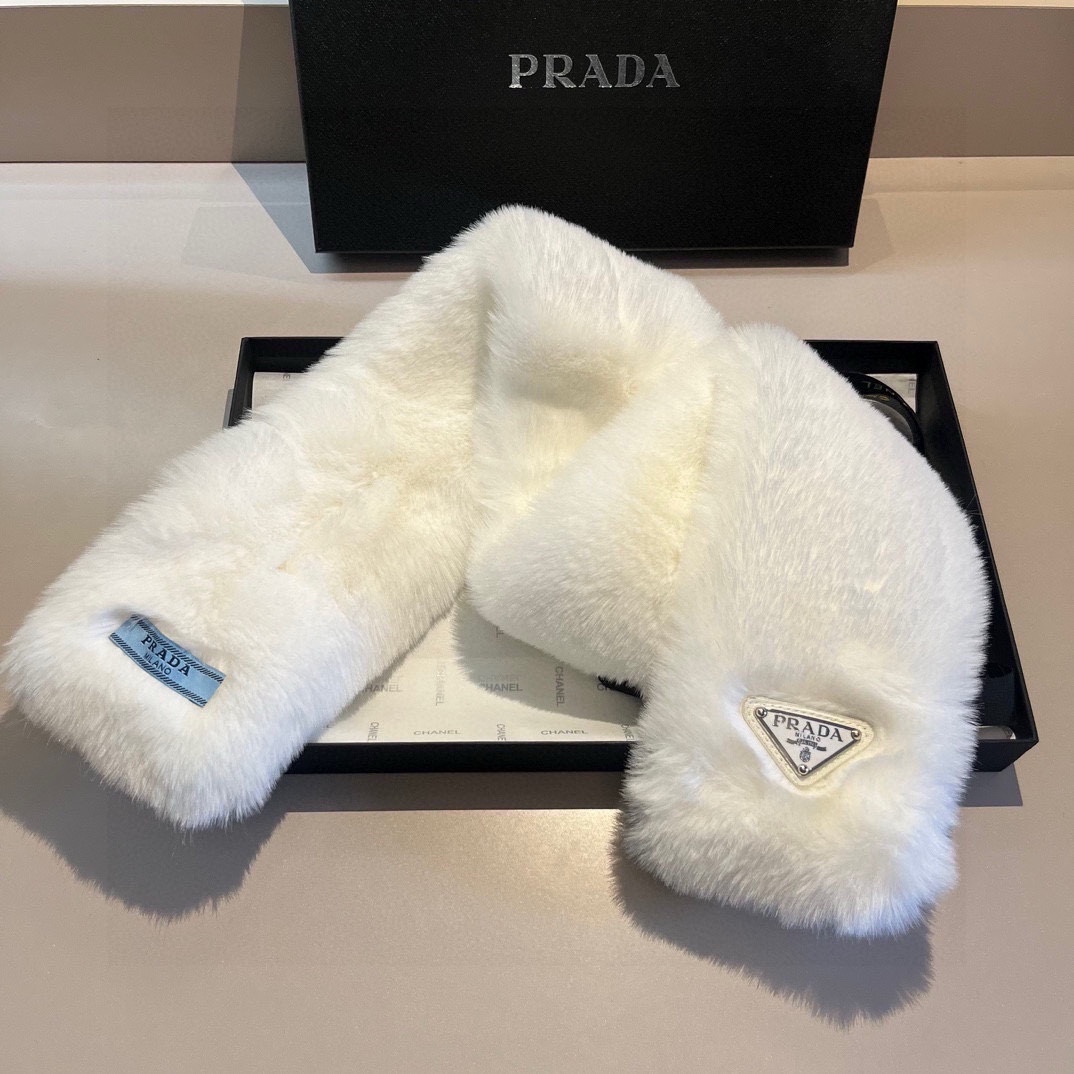 “Prada Fall/Winter Collection: Luxurious Fibrous Fur Coats in Five Colors” - 图片 4