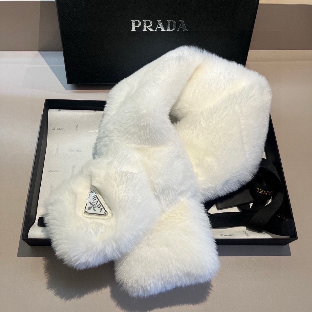 “Prada Fall/Winter Collection: Luxurious Fibrous Fur Coats in Five Colors” - 图片 2