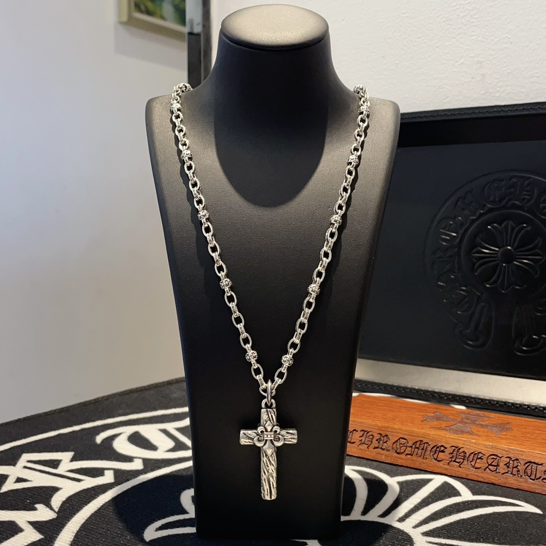 NO:110934,TikTok/Kuaishou/ins/Xiaohongshu/Live Hot, New [Counter Quality] Chrome Hearts Cross Flower Ball Necklace, Cross Pendant, Concave and Convex and Convex Styling Design Styles, presenting unique Scout Flowers are Croxin's ambitions, so they last longer. Genuine version of Chrome Hearts Croxin, different market light version, benchmarking quality, looking at the details of the letter printing, retro old gray oxygen level. Seiko version!  !  !  Pure handmade ~ Authentic model opening must-have fashion and fashion, both men and women can wear it, same style for couples, original official website, rock punk style silver style, retro elements, trendy and versatile!  , jewelry boutique, chrome hearts, chrome hearts, necklace19860909批 抖音/快手/ins/小红书/直播热门 ,新款【专柜品质】Chrome Hearts克罗心十字架花球项链 ,十字架吊坠,凹凸造型不同的花纹设计风格 呈现出与众不同 童军花是克罗心的志 所以更经久不衰 正品打版Chrome Hearts克罗心 区别市场普通轻版 对版对标品质 看字印细节 复古做旧灰氧程度.精工版本！！！ 纯手工打造 ～正品开模潮流时尚必备 男女均可佩戴 情侣同款 官网原版 摇滚朋克泰银风格 复古元素 潮流百搭！,饰品精品,chrome hearts,chrome hearts,necklace,Jewelry