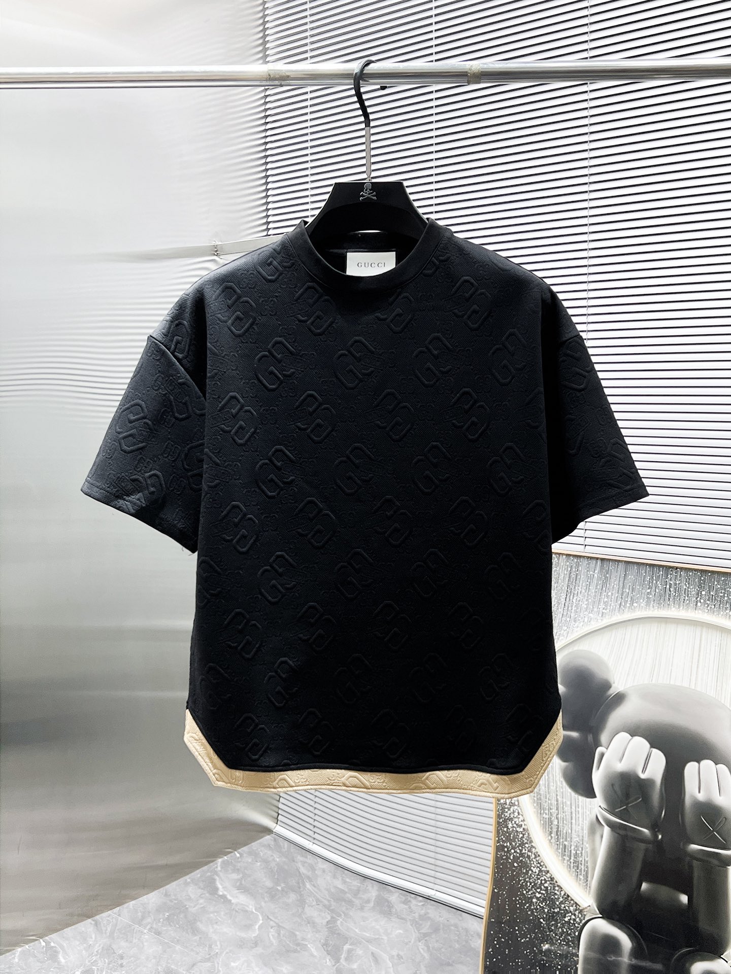 P150  古奇  GUCCI  2025ss春夏新款 休闲 短袖 短裤裤 套装，高端版本！专柜定制面料 透气舒适度高，细节无可挑剔，品牌元素设计理念，体现高品质。手感细腻柔软！呈现休闲裁剪，上身版型超赞！码数：M-3XL