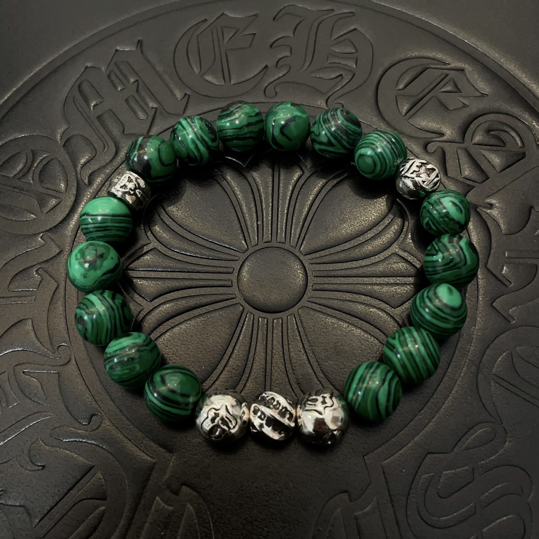 NO:110938,New [Counter Quality] Chrome Heart Croxin retro multi-element peacock green bracelet. Different concave and convex and convex design styles show uniqueness. Cross Scout flowers are Croxin's logo, so they last longer. Genuine version Chrome Hearts Croxin necklaces are the ordinary light version of the market. The quality is benchmarked against the version. Look at the details of the letter printing. The degree of retro old gray oxygen. Seiko version!  , jewelry boutique, chrome hearts, chrome hearts, necklace, bracelet19860909新款【专柜品质】Chrome Heart克罗心复古多元素孔雀绿手串手链 凹凸造型不同的花纹设计风格呈现出与众不同 十字架童军花是克罗心的标志 所以更经久不衰 正品打版Chrome Hearts克罗心项链区别市场普通轻版 对版对标品质 看字印细节 复古做旧灰氧程度.精工版本！,饰品精品,chrome hearts,chrome hearts,necklace,bracelet,Jewelry