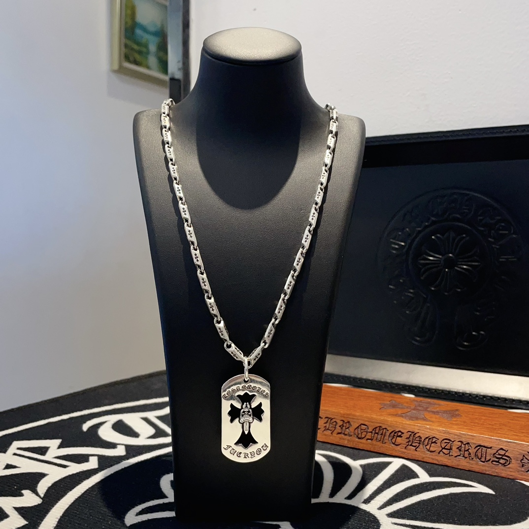 NO:110941,Comment on Douyin/Kuaishou/ins/Xiaohongshu/Live Hot, New [Counter Quality] Chrome Hearts Cross Necklace, Square Cross Pendant, Concave and Convex and Convex Styling Design Styles, presenting unique. Scout Flowers are Croxin's ambitions, so they last longer. Genuine version of Chrome Hearts Croxin, different market light version, benchmarking quality, looking at the details of the letter printing, retro old gray oxygen level. Seiko version!  !  !  Pure handmade ~ Authentic model opening must-have fashion and fashion, both men and women can wear it, same style for couples, original official website, rock punk style silver style, retro elements, trendy and versatile!  , jewelry boutique, chrome hearts, chrome hearts, necklace19860909批抖音/快手/ins/小红书/直播热门 ,新款【专柜品质】Chrome Hearts克罗心十字架项链 ,方牌十字架吊坠,凹凸造型不同的花纹设计风格 呈现出与众不同 童军花是克罗心的志 所以更经久不衰 正品打版Chrome Hearts克罗心 区别市场普通轻版 对版对标品质 看字印细节 复古做旧灰氧程度.精工版本！！！ 纯手工打造 ～正品开模潮流时尚必备 男女均可佩戴 情侣同款 官网原版 摇滚朋克泰银风格 复古元素 潮流百搭！,饰品精品,chrome hearts,chrome hearts,necklace,Jewelry