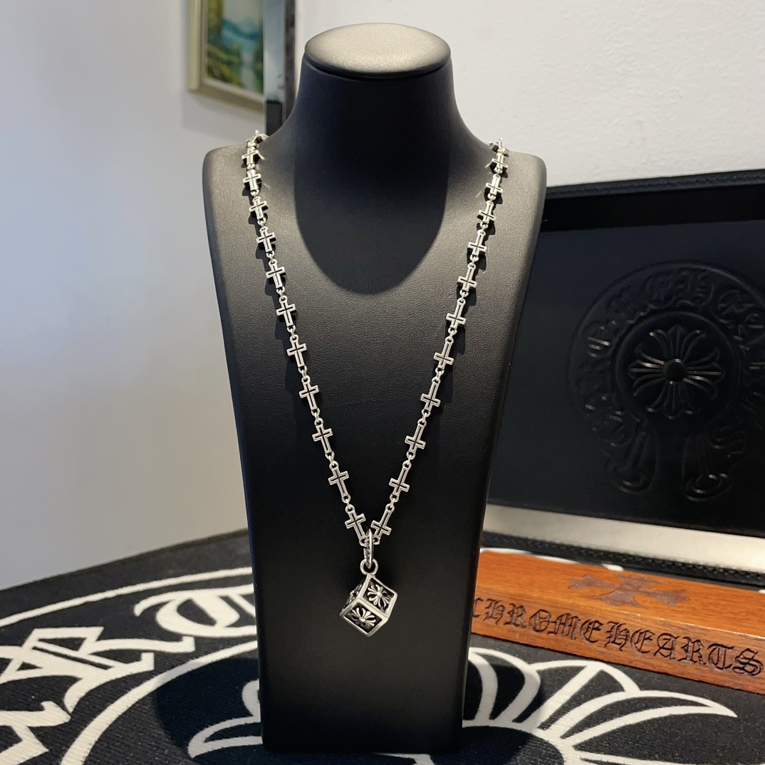 NO:110946,Comment on Douyin/Kuaishou/ins/Xiaohongshu/Live Hot, New [Counter Quality] Chrome Hearts Croxin Classic Cross Necklace, Cross Dice Pendant, Concave and Convex and Convex Styling Design Styles, presenting unique. Scout Flowers are Croxin's ambitions, so they last longer. Genuine version of Chrome Hearts Croxin, different market light version, benchmarking quality, looking at the details of the letter printing, retro old gray oxygen level. Seiko version!  !  !  Pure handmade ~ Authentic model opening must-have fashion and fashion, both men and women can wear it, same style for couples, original official website, rock punk style silver style, retro elements, trendy and versatile!  , jewelry boutique, chrome hearts, chrome hearts, necklace19860909批抖音/快手/ins/小红书/直播热门 ,新款【专柜品质】Chrome Hearts克罗心经典十字架项链 ,十字架骰子吊坠,凹凸造型不同的花纹设计风格 呈现出与众不同 童军花是克罗心的志 所以更经久不衰 正品打版Chrome Hearts克罗心 区别市场普通轻版 对版对标品质 看字印细节 复古做旧灰氧程度.精工版本！！！ 纯手工打造 ～正品开模潮流时尚必备 男女均可佩戴 情侣同款 官网原版 摇滚朋克泰银风格 复古元素 潮流百搭！,饰品精品,chrome hearts,chrome hearts,necklace,Jewelry