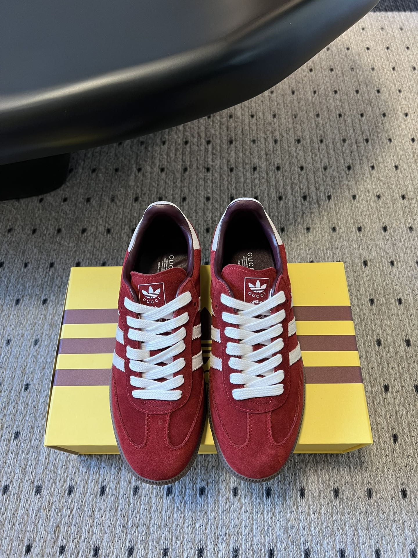 NO:438256,Top version Adidas and Gucci co-branded adidas x Gucci new co-branded series. Do you want to enter? adidasxGucci The new co-branded series is inspired by the striped design inspired by the classic logo of the two brands throughout, renovating and interpreting casual clothing and sports clothing. The printed patterns of the co-branded series combine adidas's clover logo and GUCCI's double G logo. While tracing back to the brand's classics, it creates a unique fashion language and a unique design TPU material. It is easy to walk and wear!  Authentic packaging for counter size: 35–40 (40 custom made without return or exchange), casual shoes/sports shoes, adidas, gucci, gucci, sneakers19860909顶级版本 阿迪达斯和古驰联名了 adidas x Gucci 全新联名系列 想入吗 adidasxGucci 全新联名系列由两个品牌经典标志共同启发的条纹设计贯穿始终,焕新 演绎休闲服饰与运动着装.联名系列的印花图样 融合adidas的三叶草标志与GUCCI的双G标识,在回溯品牌经典之余,创造出独具一格的时尚语言,独特设计TPU材质 好走好穿！ 专柜正品包装 size:35–40（40定制不退换）,休闲鞋/运动鞋,adidas,gucci,gucci,sneakers,Women's Shoes