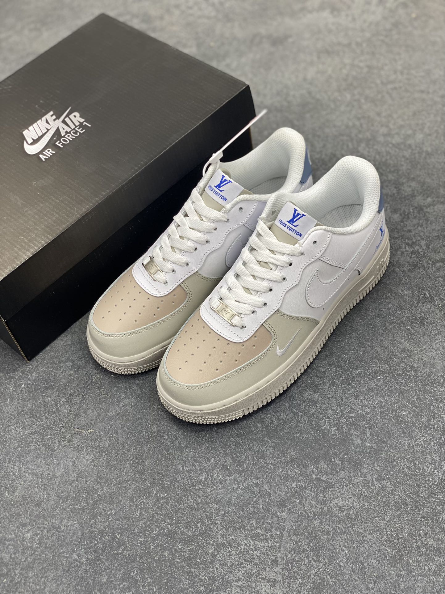 图片[8]-福利特价 Nike Air Force 1 Low 空军一号低帮百搭休闲运动板鞋。柔软、弹性十足的缓震性能和出色的中底设计，横跨复古与现代的外型结合，造就出风靡全球三十多年的Force 1，直到今天还深受青睐。 货号：BS8870-301 尺码：36 36.5 37.5 38 38.5 39 40 40.5 41 42 42.5 43 44 44.5 45-选品中心
