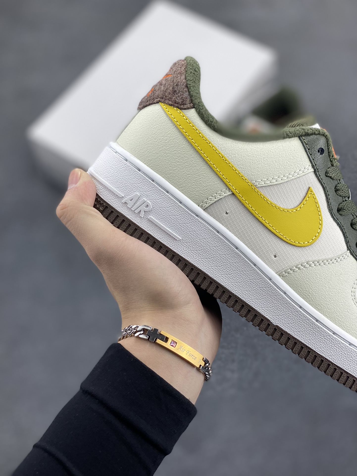 图片[6]-福利特价 Nike Air Force 1 Low 空军一号低帮百搭休闲运动板鞋。柔软、弹性十足的缓震性能和出色的中底设计，横跨复古与现代的外型结合，造就出风靡全球三十多年的Force 1，直到今天还深受青睐。 货号：FV3647-171 尺码：36 36.5 37.5 38 38.5 39 40 40.5 41 42 42.5 43 44 44.5 45-选品中心