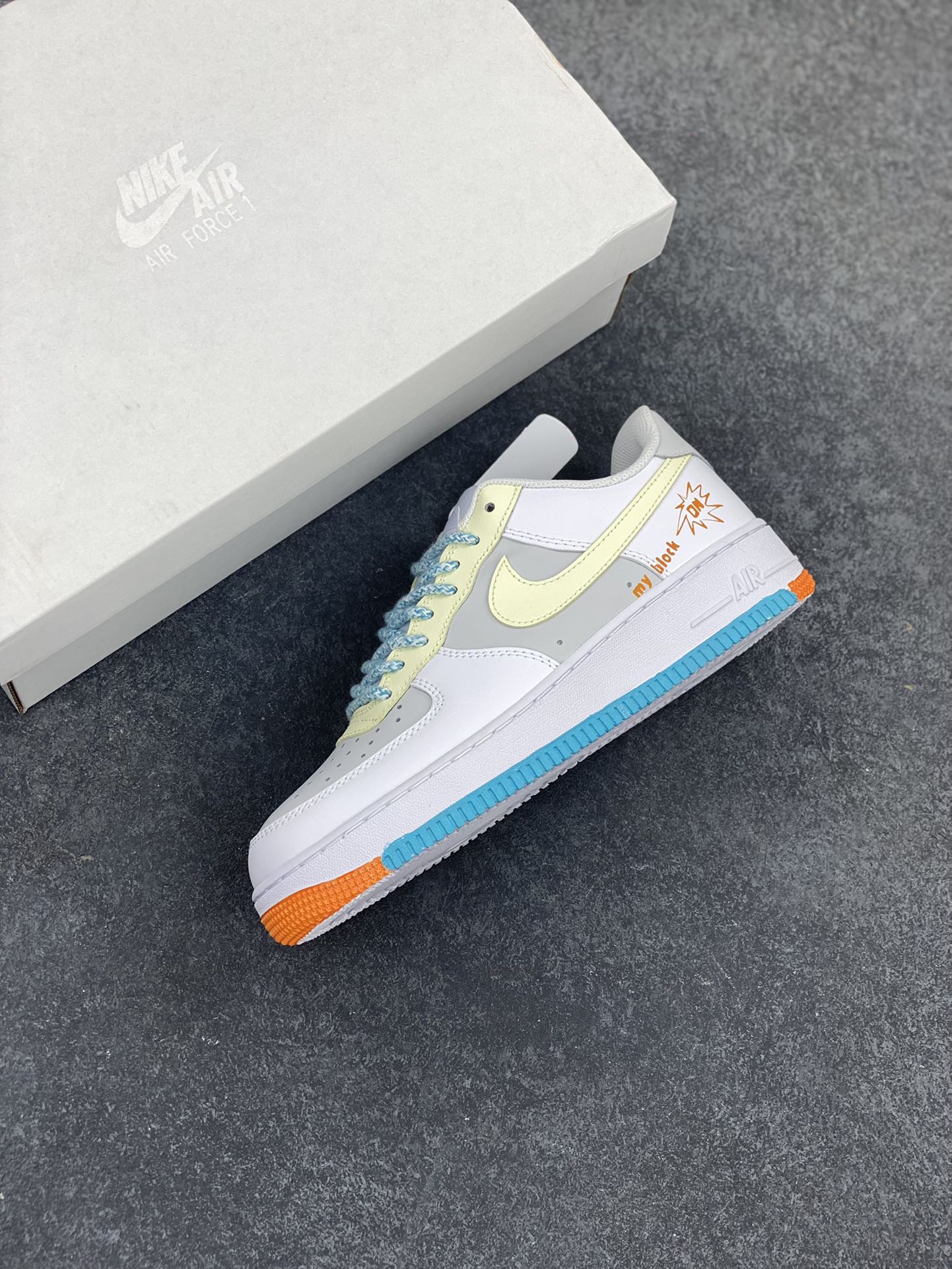 图片[7]-福利特价 Nike Air Force 1 Low 空军一号低帮百搭休闲运动板鞋。柔软、弹性十足的缓震性能和出色的中底设计，横跨复古与现代的外型结合，造就出风靡全球三十多年的Force 1，直到今天还深受青睐。 货号：DH2920-111 尺码：36 36.5 37.5 38 38.5 39 40 40.5 41 42 42.5 43 44 44.5 45-选品中心
