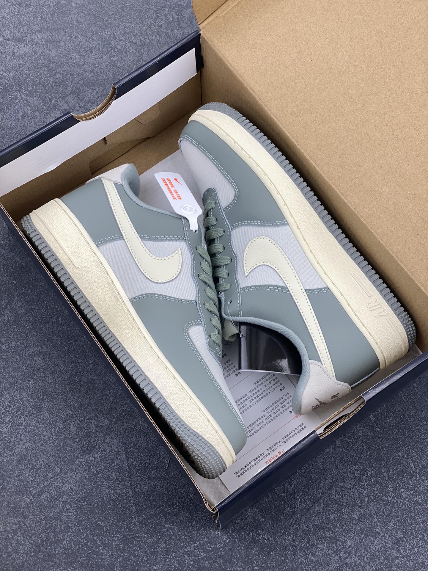 图片[9]-福利特价 Nike Air Force 1 Low 空军一号低帮百搭休闲运动板鞋。柔软、弹性十足的缓震性能和出色的中底设计，横跨复古与现代的外型结合，造就出风靡全球三十多年的Force 1，直到今天还深受青睐。 货号：DV7186-300 尺码：36 36.5 37.5 38 38.5 39 40 40.5 41 42 42.5 43 44 44.5 45-选品中心