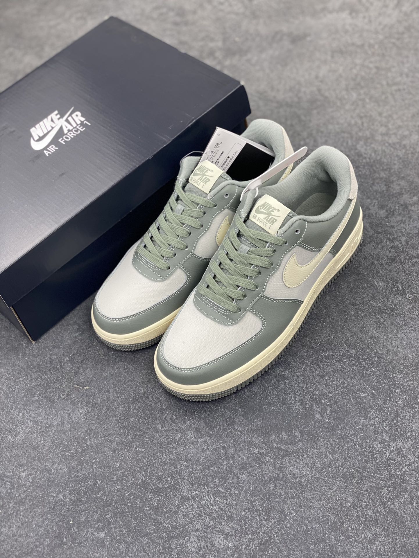 图片[8]-福利特价 Nike Air Force 1 Low 空军一号低帮百搭休闲运动板鞋。柔软、弹性十足的缓震性能和出色的中底设计，横跨复古与现代的外型结合，造就出风靡全球三十多年的Force 1，直到今天还深受青睐。 货号：DV7186-300 尺码：36 36.5 37.5 38 38.5 39 40 40.5 41 42 42.5 43 44 44.5 45-选品中心