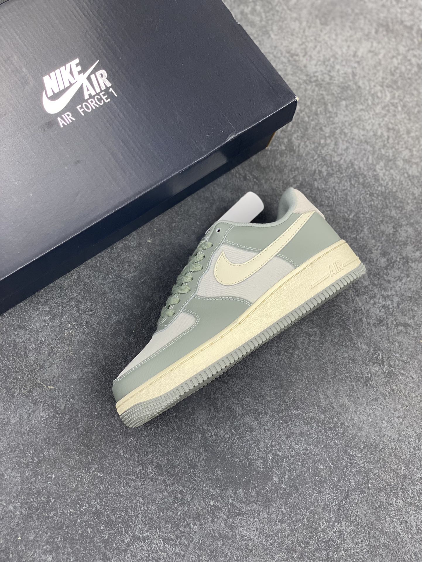 图片[7]-福利特价 Nike Air Force 1 Low 空军一号低帮百搭休闲运动板鞋。柔软、弹性十足的缓震性能和出色的中底设计，横跨复古与现代的外型结合，造就出风靡全球三十多年的Force 1，直到今天还深受青睐。 货号：DV7186-300 尺码：36 36.5 37.5 38 38.5 39 40 40.5 41 42 42.5 43 44 44.5 45-选品中心