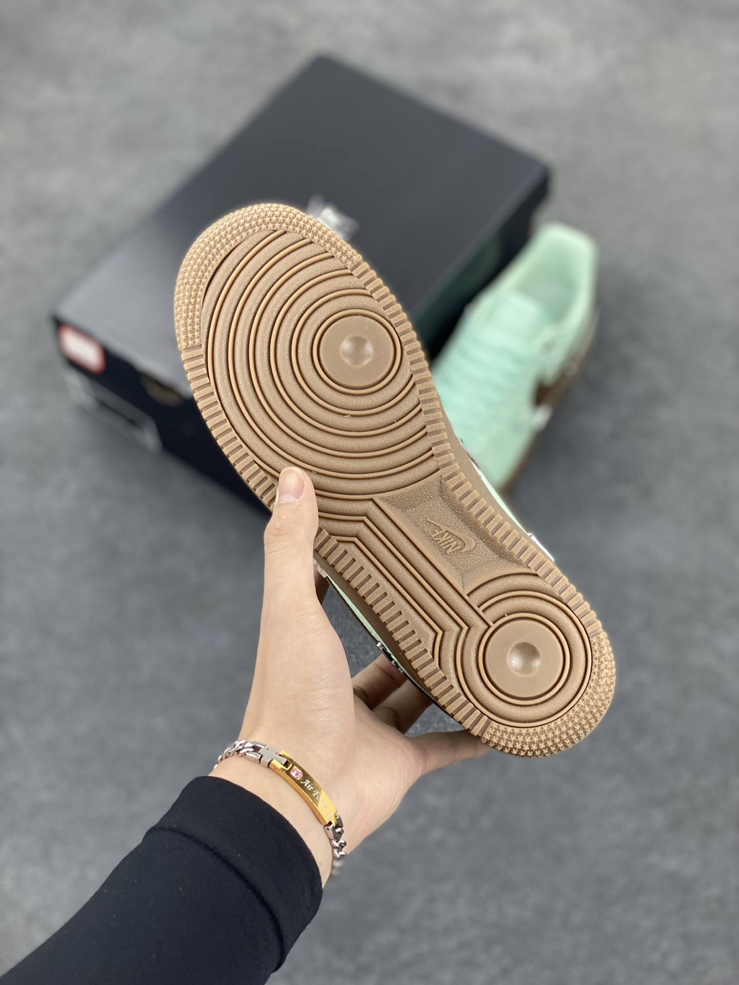 图片[5]-Nike Air Force 1 Low 07 蒂芙尼绿四铁钩 空军一号低帮运动休闲板鞋 原楦头原纸板 打造纯正低帮空军版型 专注外贸渠道 全掌内置蜂窝气垫 原盒配件 原厂中底钢印、拉帮完美 货号：IB8894-329 尺码：36 36.5 37.5 38 38.5 39 40 40.5 41 42 42.5 43 44 44.5 45-选品中心