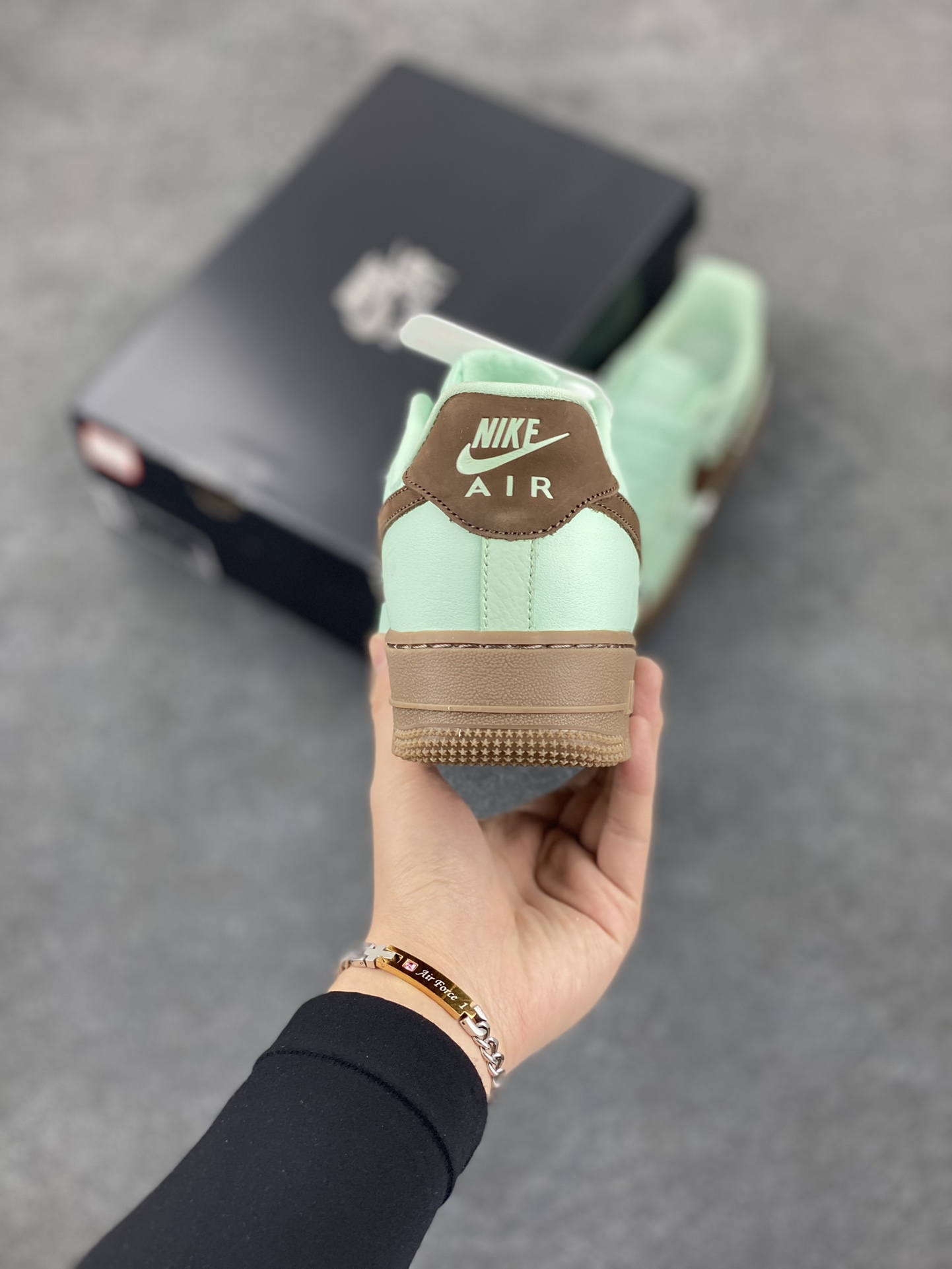 图片[4]-Nike Air Force 1 Low 07 蒂芙尼绿四铁钩 空军一号低帮运动休闲板鞋 原楦头原纸板 打造纯正低帮空军版型 专注外贸渠道 全掌内置蜂窝气垫 原盒配件 原厂中底钢印、拉帮完美 货号：IB8894-329 尺码：36 36.5 37.5 38 38.5 39 40 40.5 41 42 42.5 43 44 44.5 45-选品中心