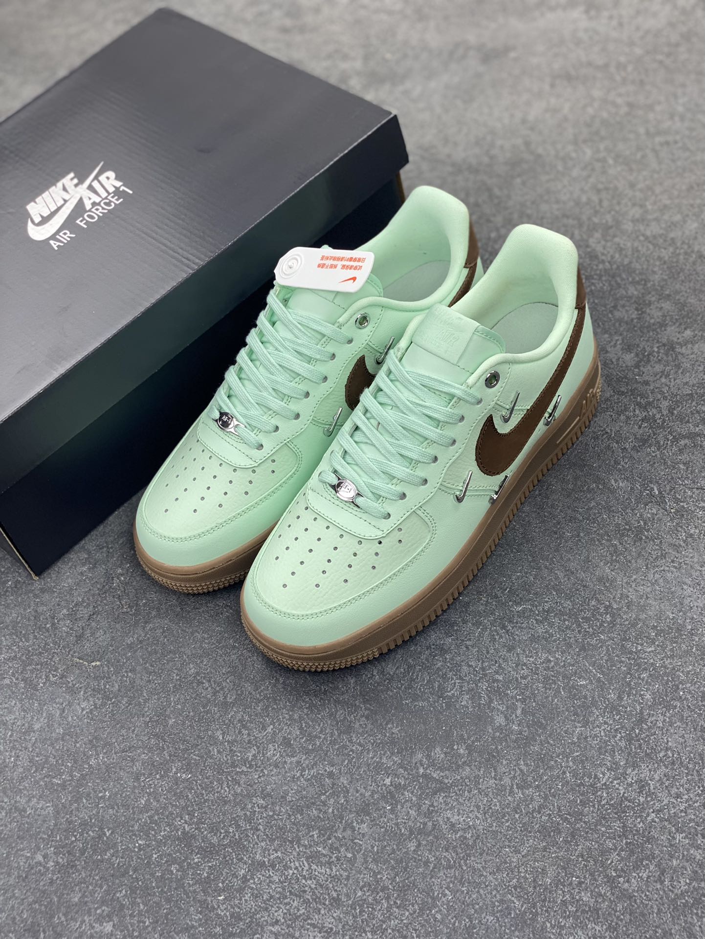 图片[8]-Nike Air Force 1 Low 07 蒂芙尼绿四铁钩 空军一号低帮运动休闲板鞋 原楦头原纸板 打造纯正低帮空军版型 专注外贸渠道 全掌内置蜂窝气垫 原盒配件 原厂中底钢印、拉帮完美 货号：IB8894-329 尺码：36 36.5 37.5 38 38.5 39 40 40.5 41 42 42.5 43 44 44.5 45-选品中心