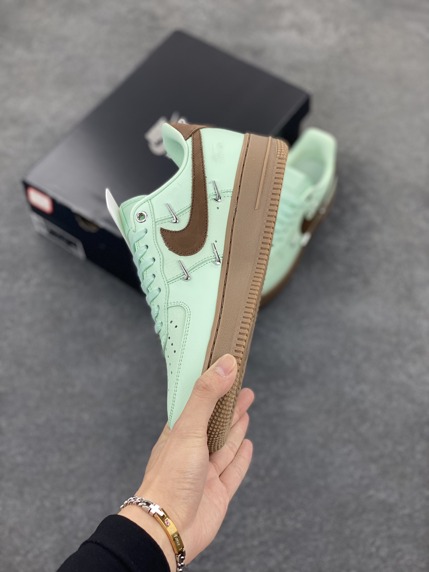图片[3]-Nike Air Force 1 Low 07 蒂芙尼绿四铁钩 空军一号低帮运动休闲板鞋 原楦头原纸板 打造纯正低帮空军版型 专注外贸渠道 全掌内置蜂窝气垫 原盒配件 原厂中底钢印、拉帮完美 货号：IB8894-329 尺码：36 36.5 37.5 38 38.5 39 40 40.5 41 42 42.5 43 44 44.5 45-选品中心