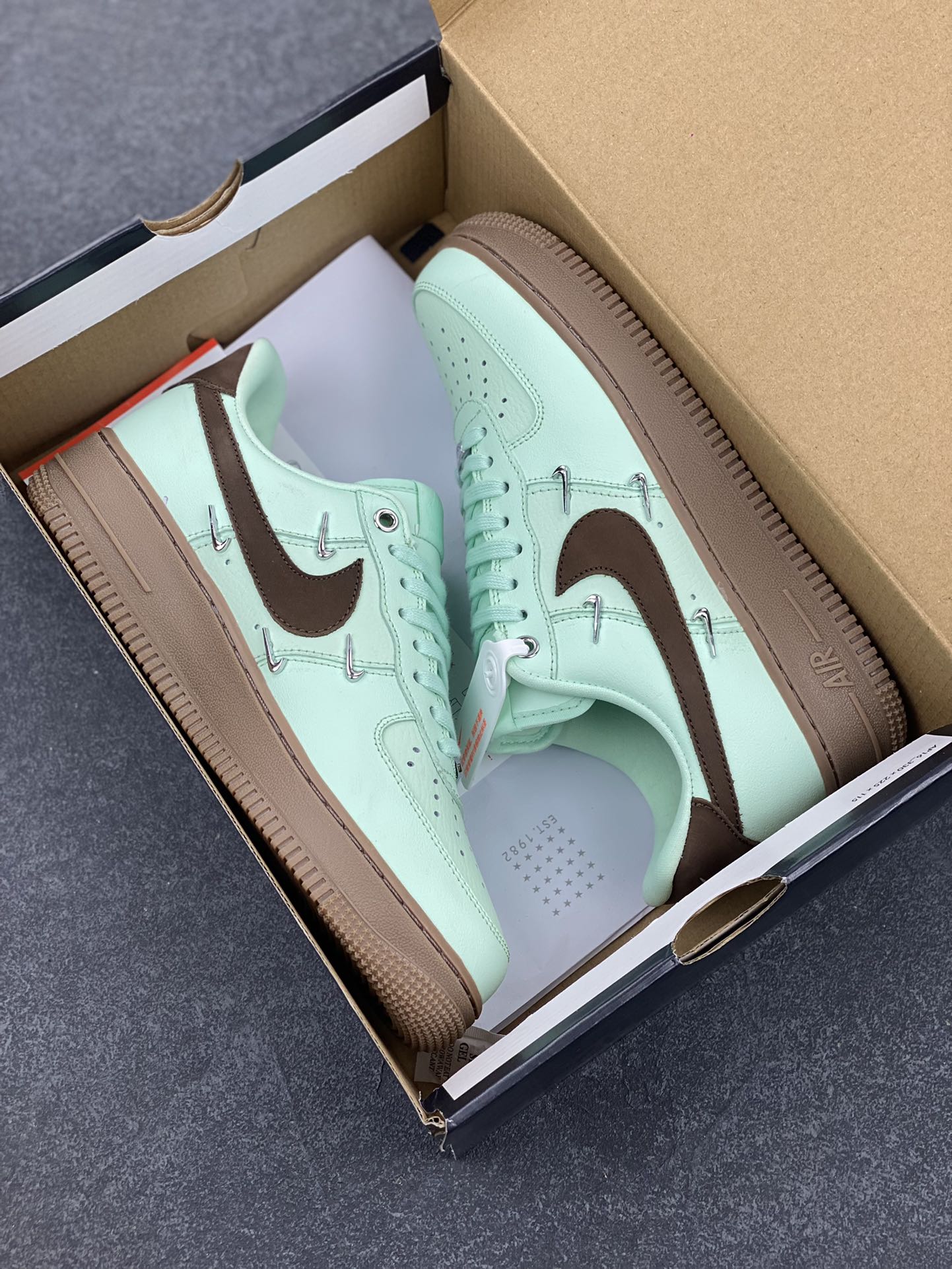 图片[9]-Nike Air Force 1 Low 07 蒂芙尼绿四铁钩 空军一号低帮运动休闲板鞋 原楦头原纸板 打造纯正低帮空军版型 专注外贸渠道 全掌内置蜂窝气垫 原盒配件 原厂中底钢印、拉帮完美 货号：IB8894-329 尺码：36 36.5 37.5 38 38.5 39 40 40.5 41 42 42.5 43 44 44.5 45-选品中心