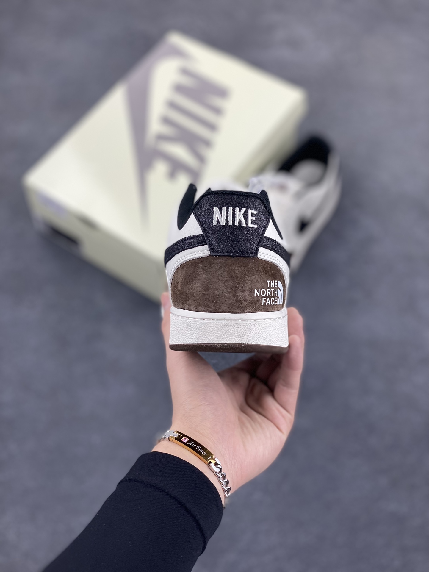 图片[4]-海外爆款 ZP订单 NIKE EBERNON Low prm 小空军低帮百搭透气休闲运动板鞋 独家头层版本 原数据独家私模大底 纯正版型 清洁度完美 货号：FD5188-125 尺码：36 36.5 37.5 38 38.5 39 40 40.5 41 42 42.5 43 44 44.5 45-选品中心