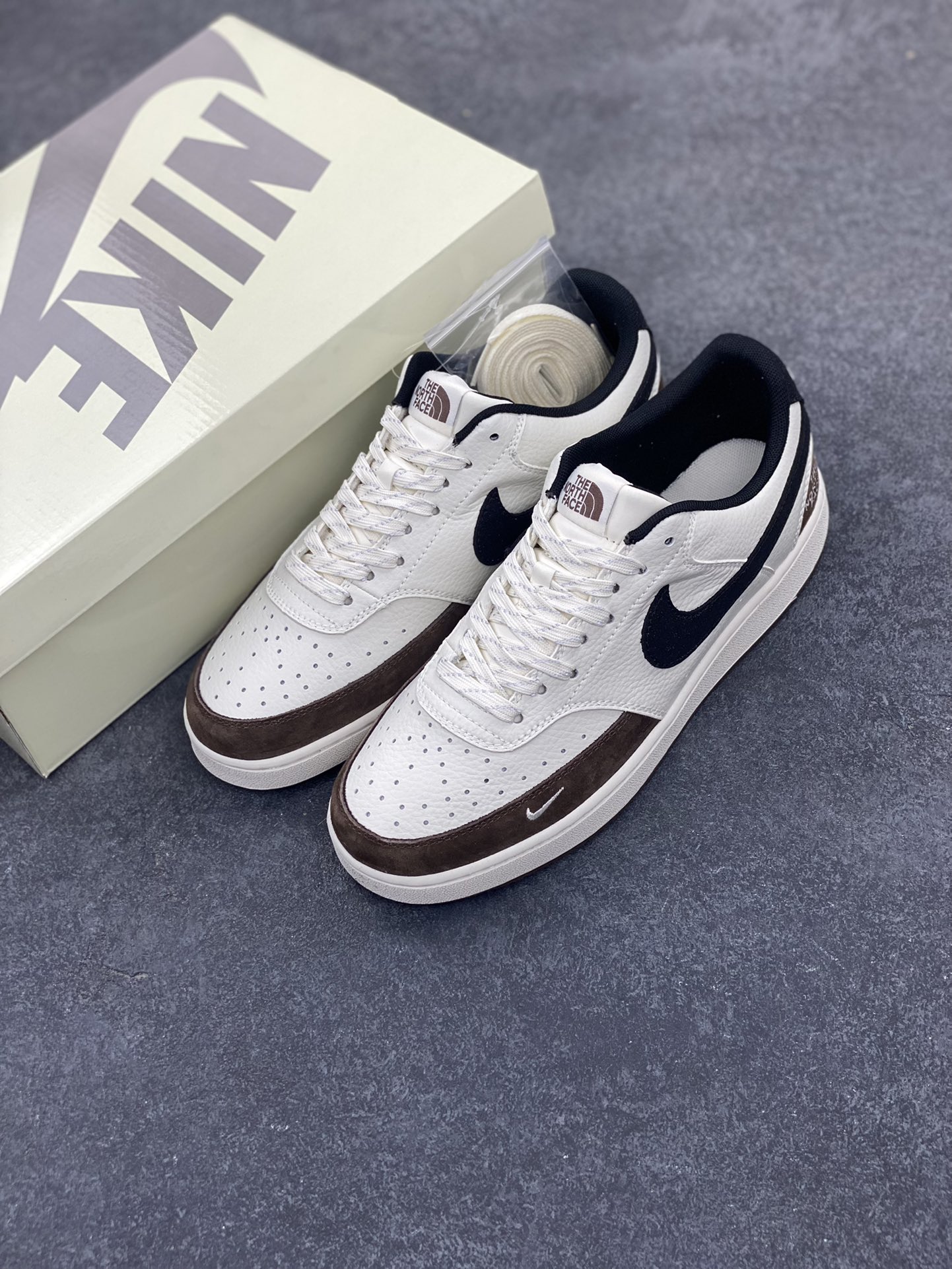 图片[8]-海外爆款 ZP订单 NIKE EBERNON Low prm 小空军低帮百搭透气休闲运动板鞋 独家头层版本 原数据独家私模大底 纯正版型 清洁度完美 货号：FD5188-125 尺码：36 36.5 37.5 38 38.5 39 40 40.5 41 42 42.5 43 44 44.5 45-选品中心