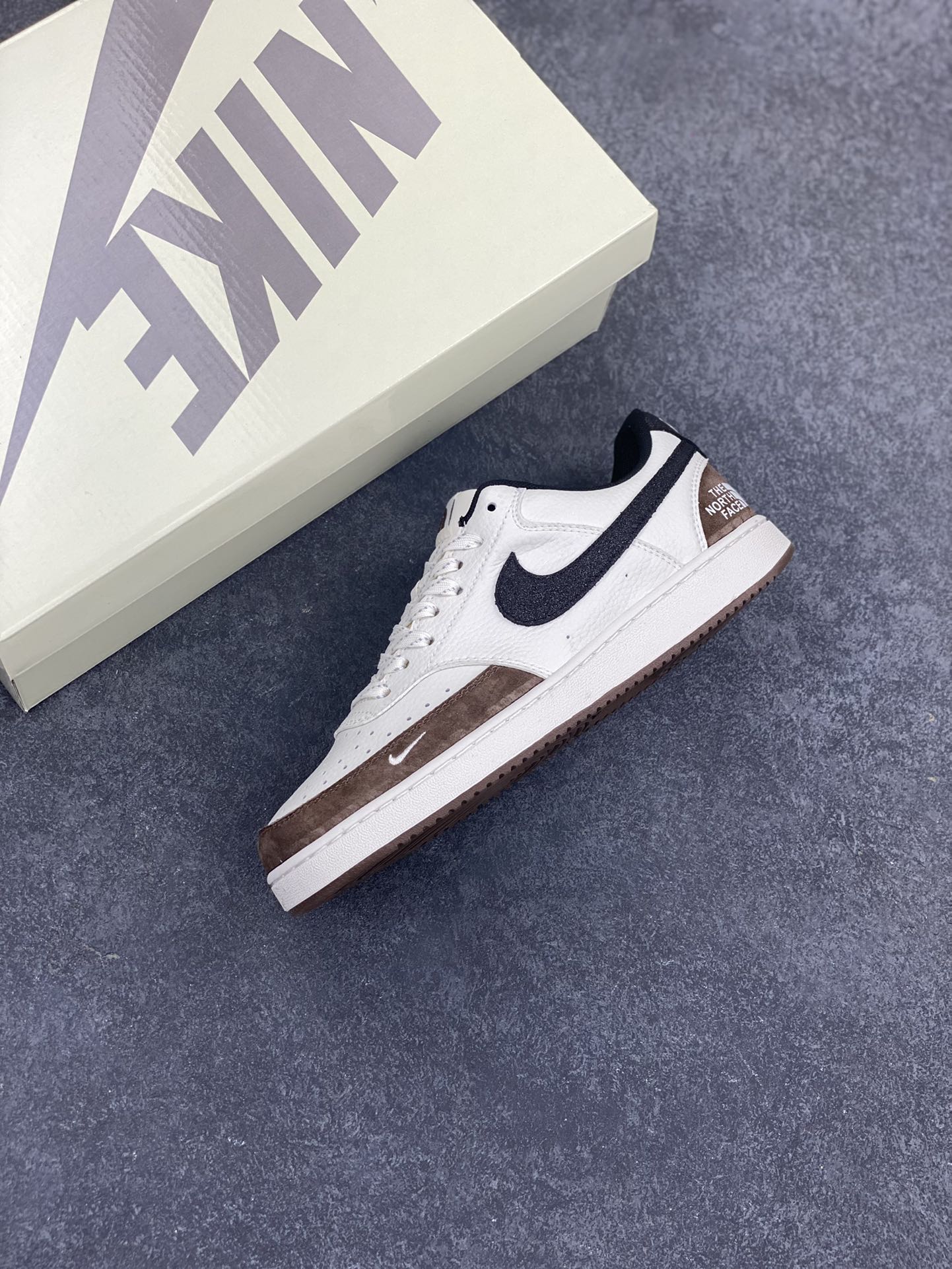 图片[7]-海外爆款 ZP订单 NIKE EBERNON Low prm 小空军低帮百搭透气休闲运动板鞋 独家头层版本 原数据独家私模大底 纯正版型 清洁度完美 货号：FD5188-125 尺码：36 36.5 37.5 38 38.5 39 40 40.5 41 42 42.5 43 44 44.5 45-选品中心