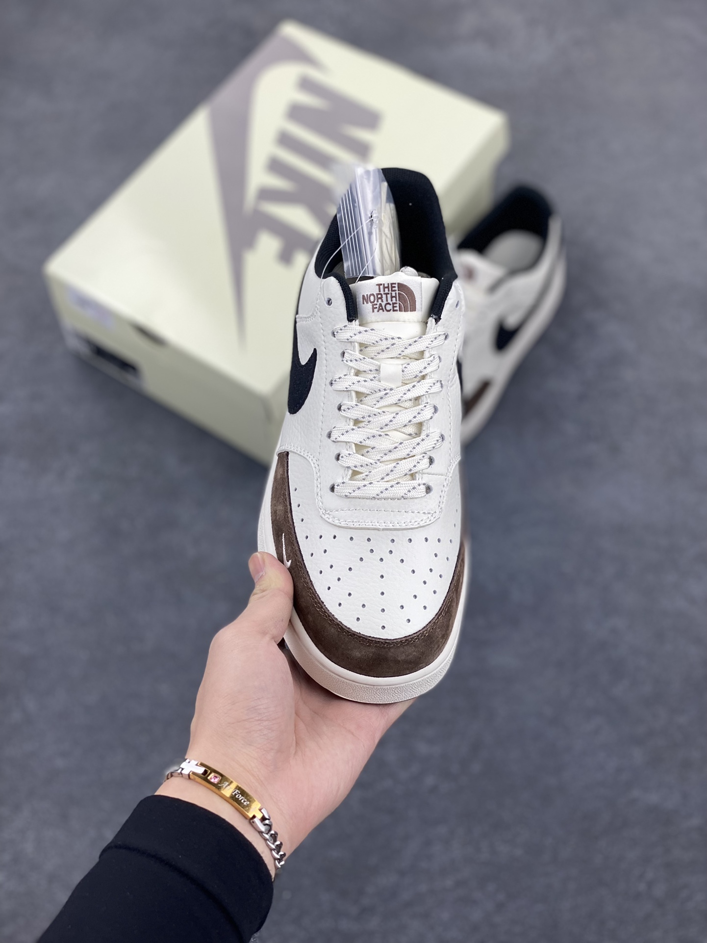 图片[2]-海外爆款 ZP订单 NIKE EBERNON Low prm 小空军低帮百搭透气休闲运动板鞋 独家头层版本 原数据独家私模大底 纯正版型 清洁度完美 货号：FD5188-125 尺码：36 36.5 37.5 38 38.5 39 40 40.5 41 42 42.5 43 44 44.5 45-选品中心