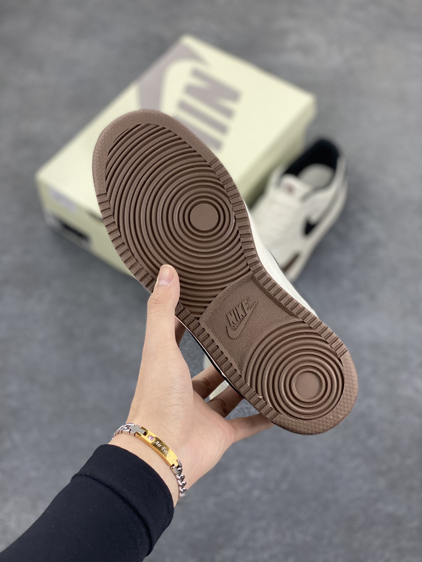 图片[5]-海外爆款 ZP订单 NIKE EBERNON Low prm 小空军低帮百搭透气休闲运动板鞋 独家头层版本 原数据独家私模大底 纯正版型 清洁度完美 货号：FD5188-125 尺码：36 36.5 37.5 38 38.5 39 40 40.5 41 42 42.5 43 44 44.5 45-选品中心