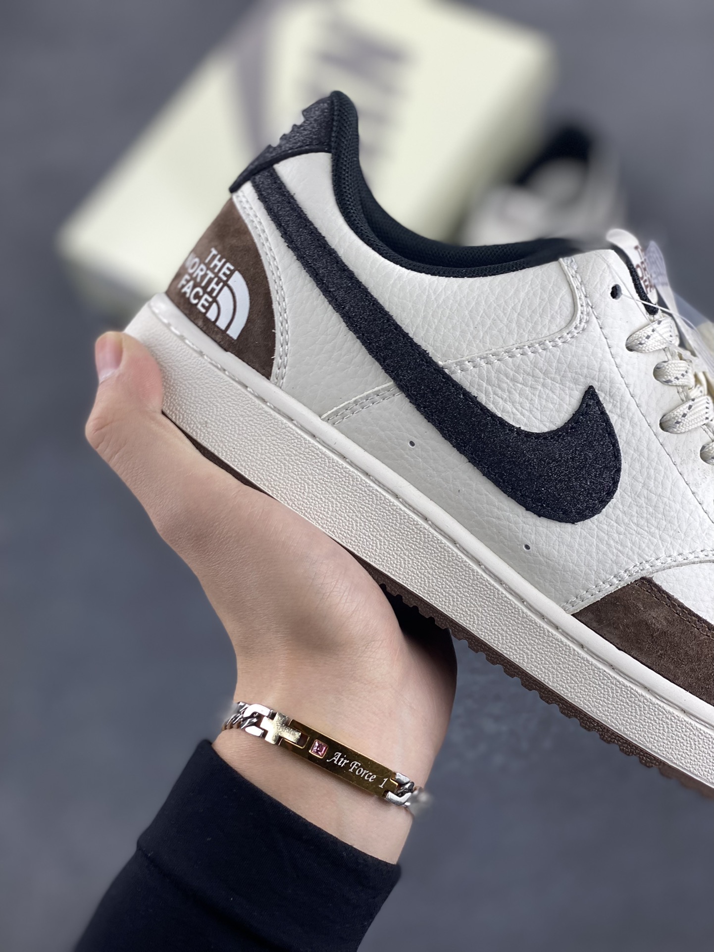 图片[6]-海外爆款 ZP订单 NIKE EBERNON Low prm 小空军低帮百搭透气休闲运动板鞋 独家头层版本 原数据独家私模大底 纯正版型 清洁度完美 货号：FD5188-125 尺码：36 36.5 37.5 38 38.5 39 40 40.5 41 42 42.5 43 44 44.5 45-选品中心