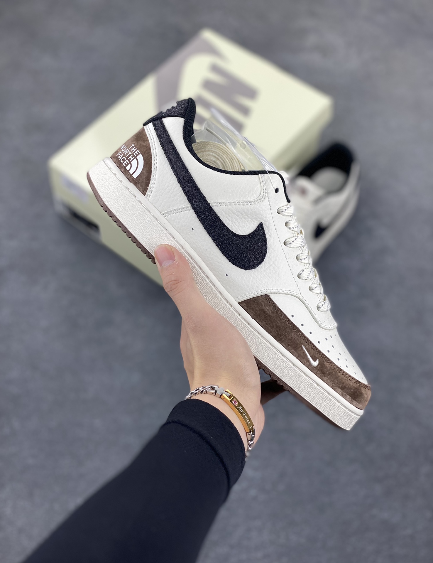 海外爆款 ZP订单 NIKE EBERNON Low prm 小空军低帮百搭透气休闲运动板鞋 独家头层版本 原数据独家私模大底 纯正版型 清洁度完美 货号:FD5188-125 尺码:36 36.5 37.5 38 38.5 39 40 40.5 41 42 42.5 43 44 44.5 45-选品中心