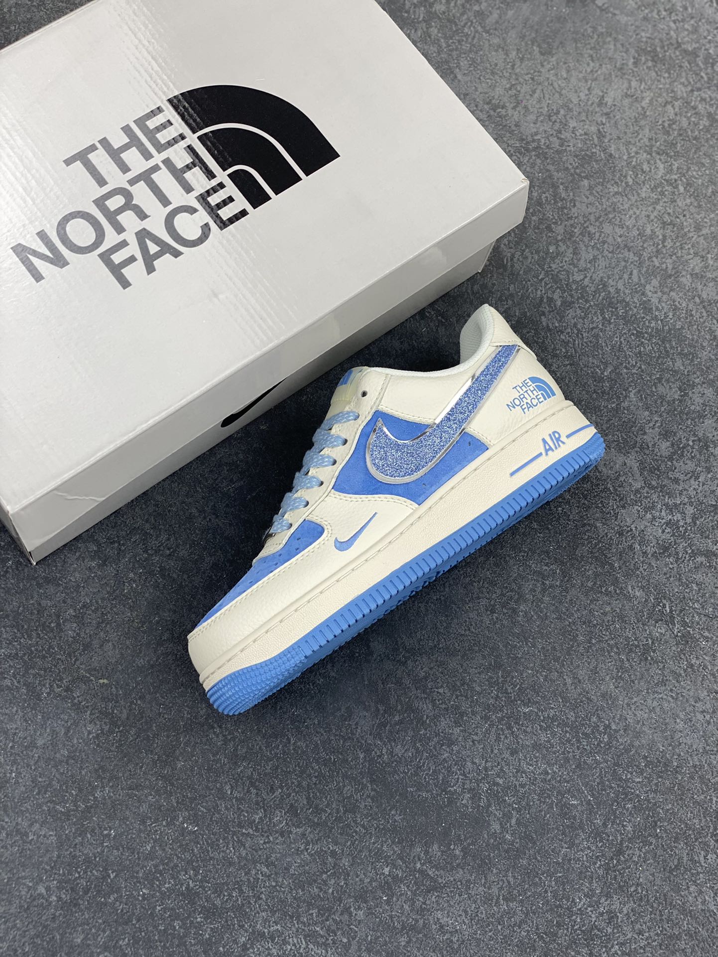 图片[7]-NIke Air Force 1 \’07 Low “北面联名”空军一号 低帮 运动鞋 休闲鞋 折边针车 工艺难度大 原楦头原纸板 原装鞋盒 定制五金配件 内置全掌气垫 原厂鞋底 货号：QY6818-534 尺码：36 36.5 37.5 38 38.5 39 40 40.5 41 42 42.5 43 44 44.5 45-选品中心