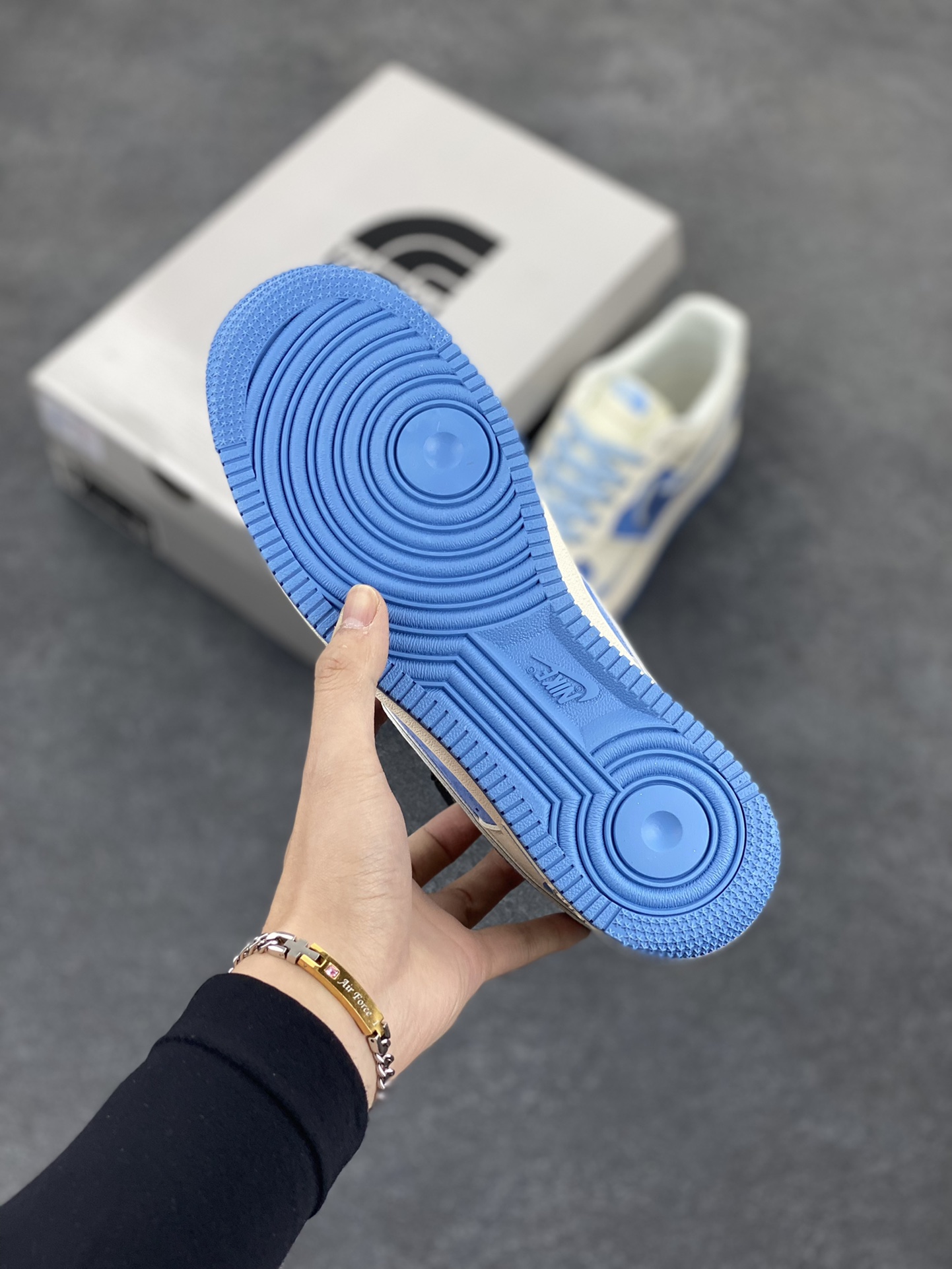 图片[5]-NIke Air Force 1 \’07 Low “北面联名”空军一号 低帮 运动鞋 休闲鞋 折边针车 工艺难度大 原楦头原纸板 原装鞋盒 定制五金配件 内置全掌气垫 原厂鞋底 货号：QY6818-534 尺码：36 36.5 37.5 38 38.5 39 40 40.5 41 42 42.5 43 44 44.5 45-选品中心