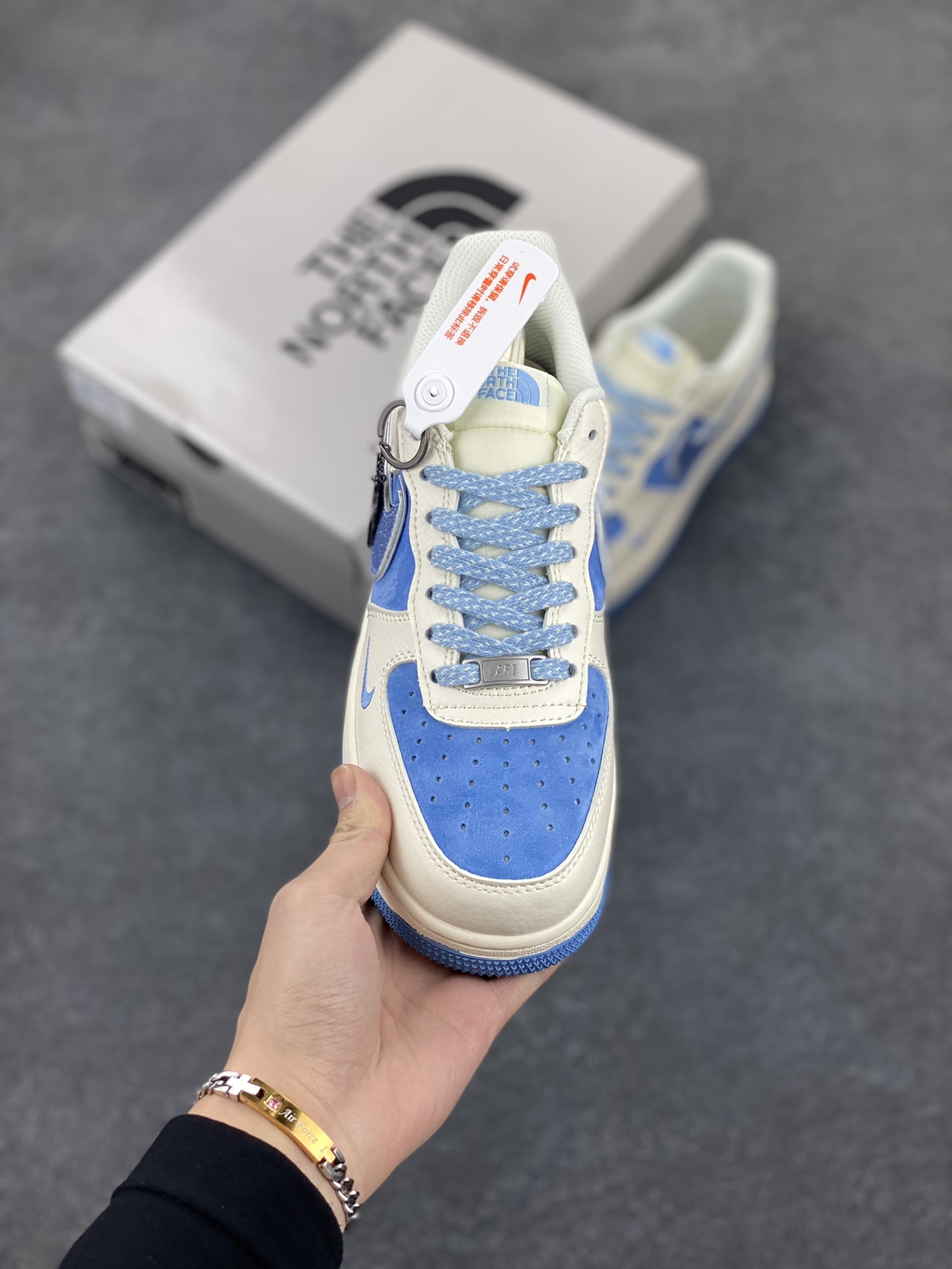 图片[2]-NIke Air Force 1 \’07 Low “北面联名”空军一号 低帮 运动鞋 休闲鞋 折边针车 工艺难度大 原楦头原纸板 原装鞋盒 定制五金配件 内置全掌气垫 原厂鞋底 货号：QY6818-534 尺码：36 36.5 37.5 38 38.5 39 40 40.5 41 42 42.5 43 44 44.5 45-选品中心